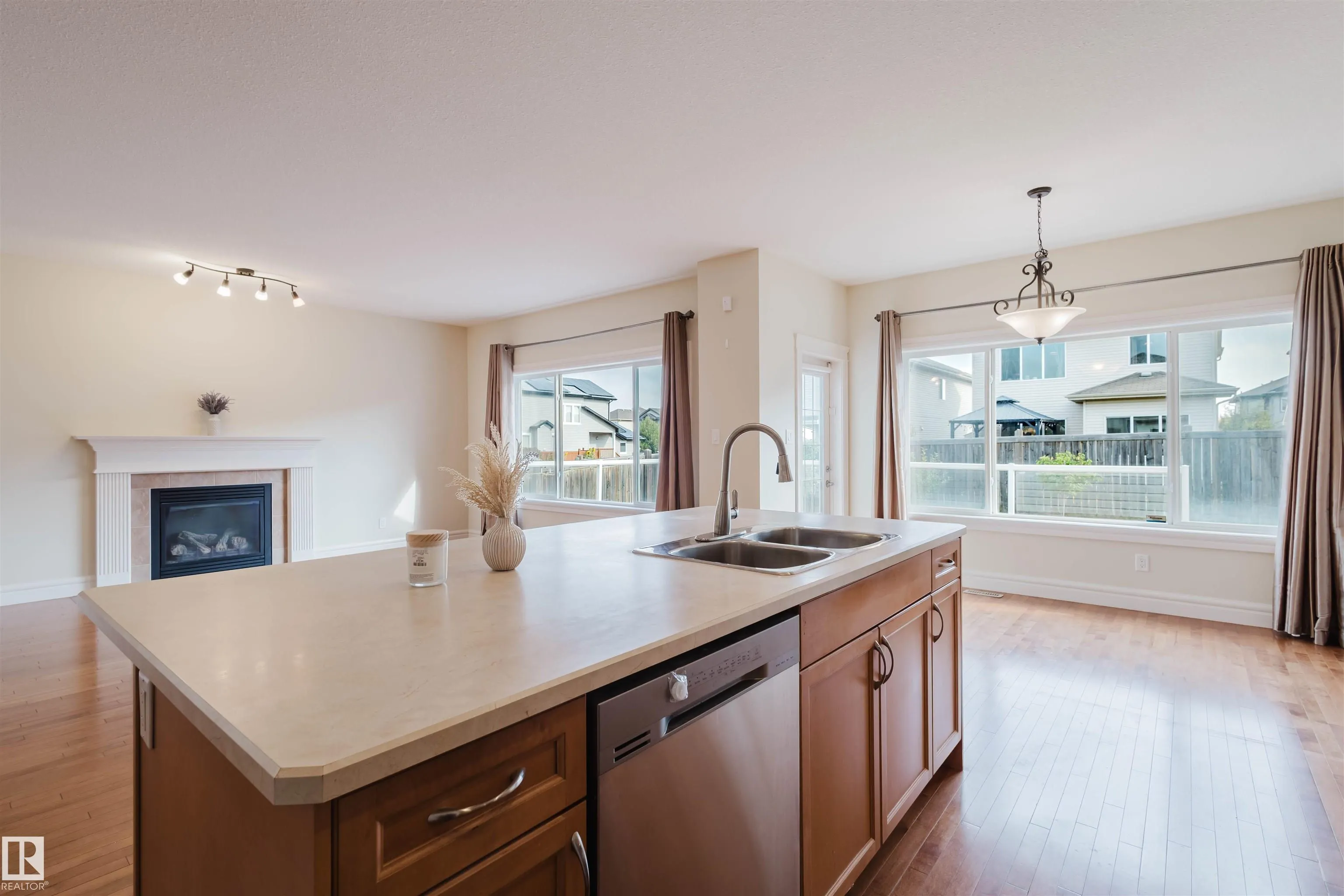1409 114B Street