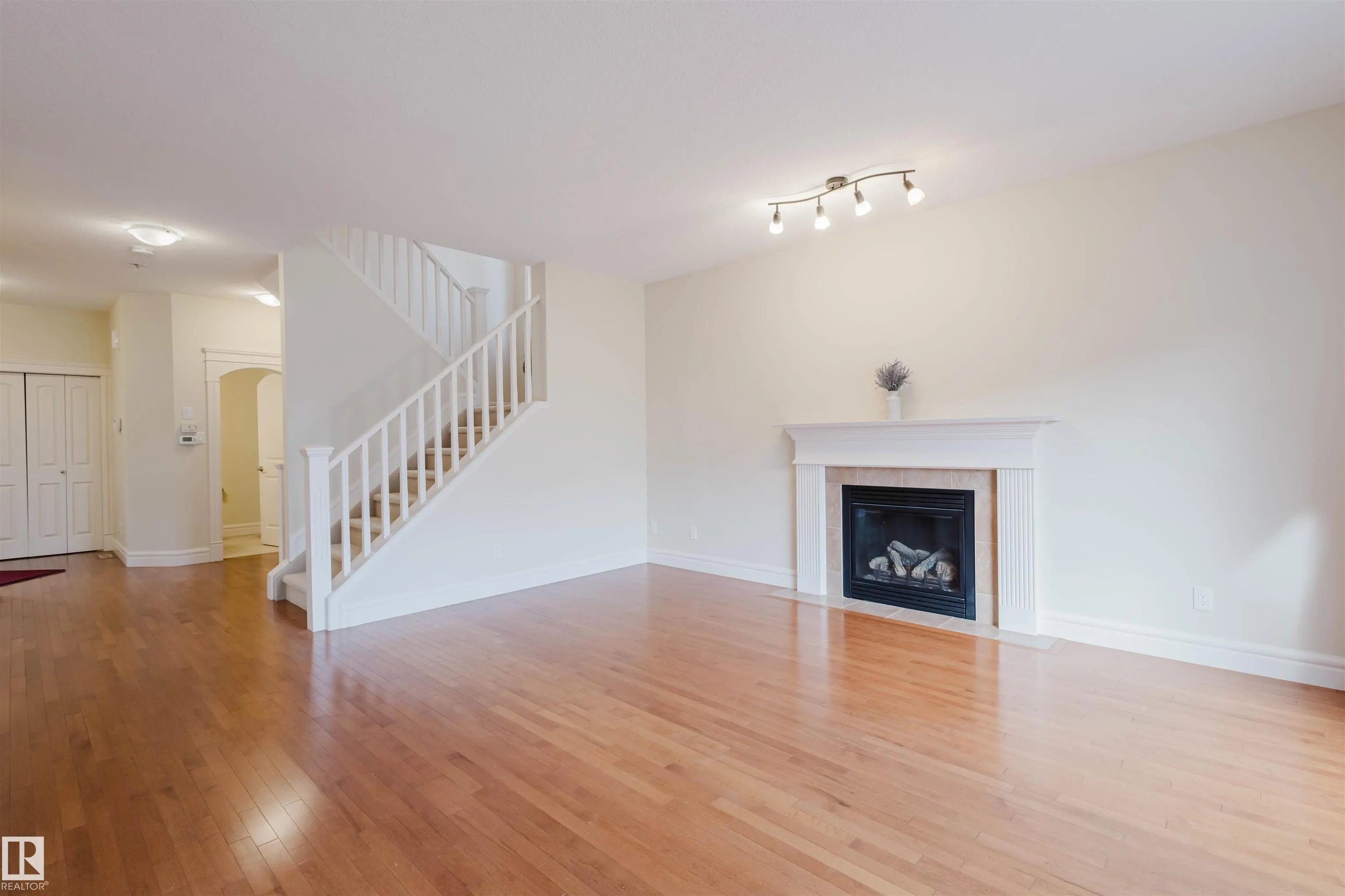 1409 114B Street