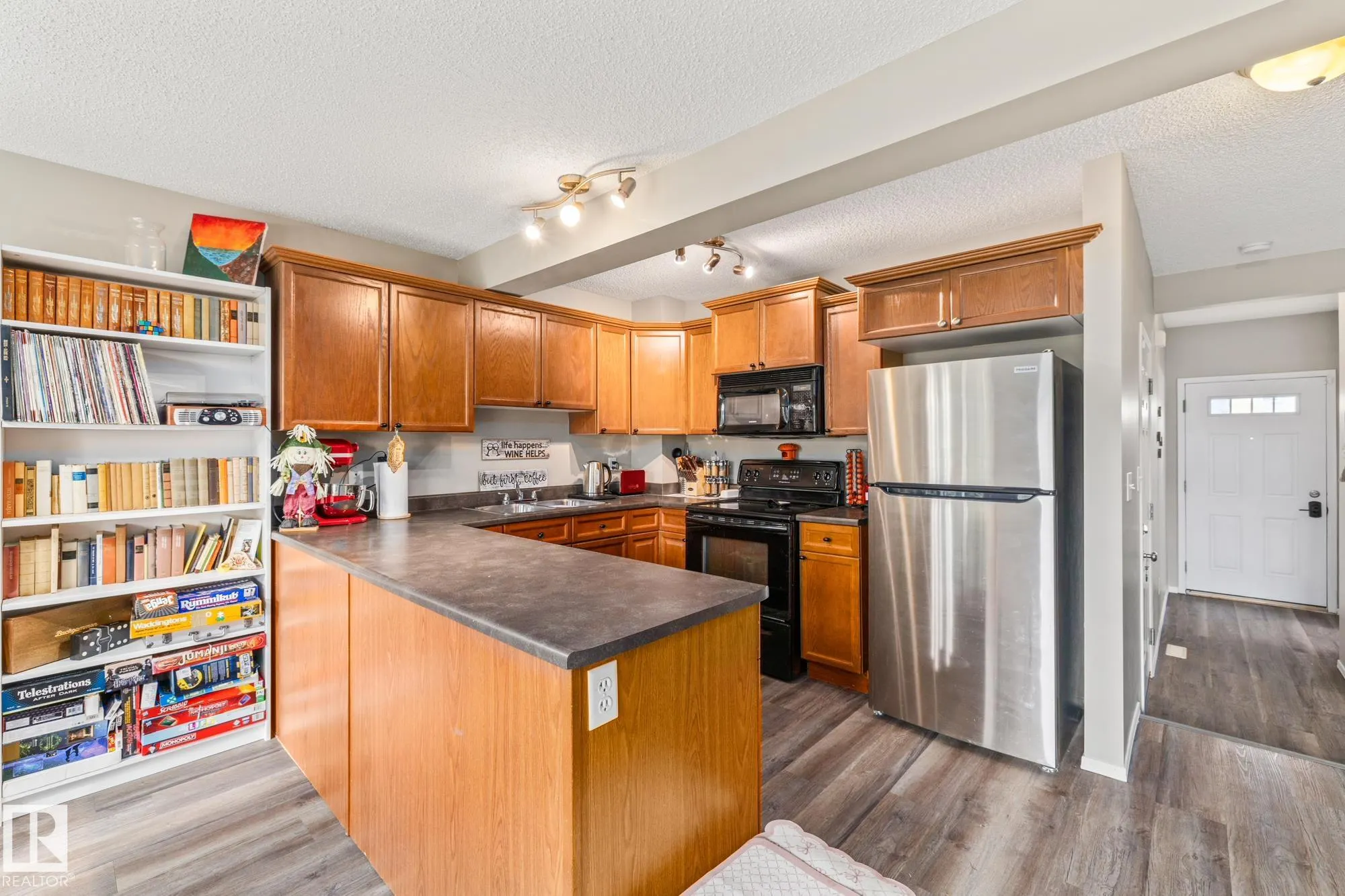 61 Vaughn Avenue