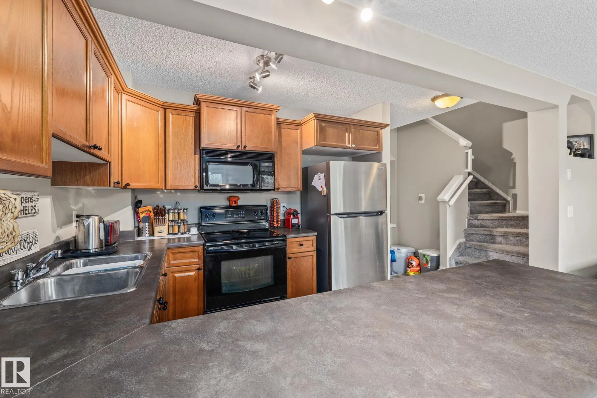 61 Vaughn Avenue