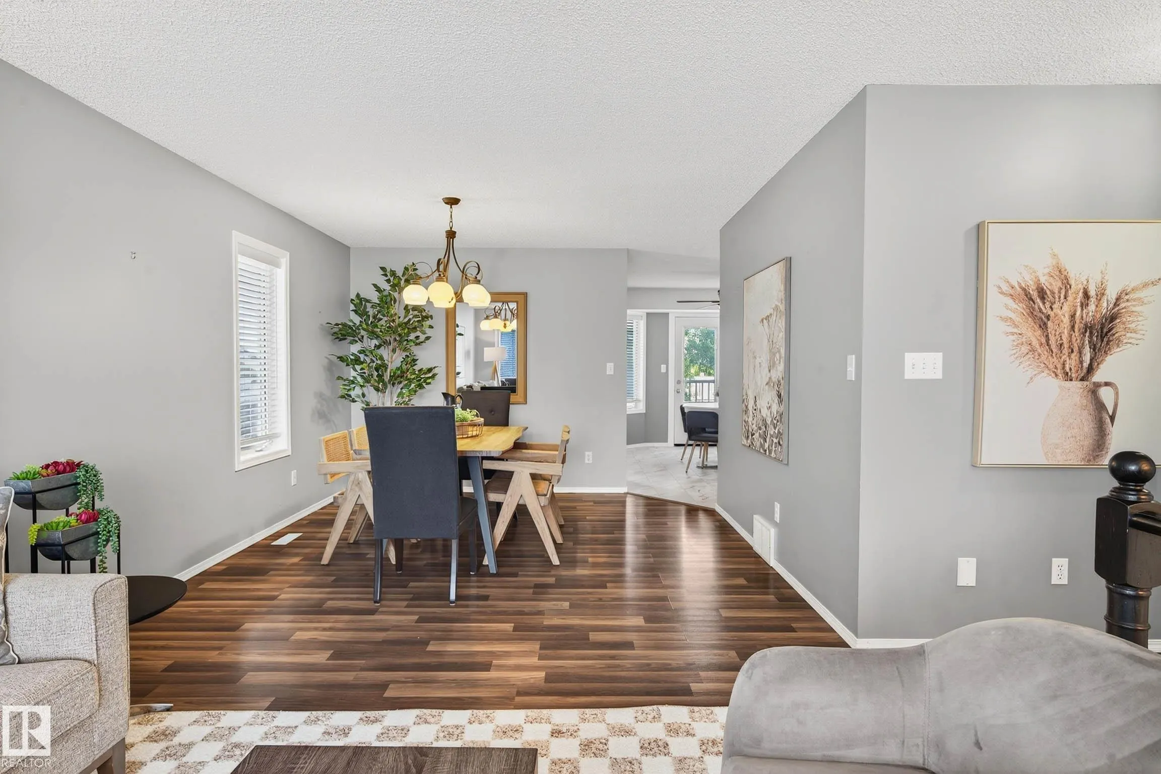 1079 JONES Crescent