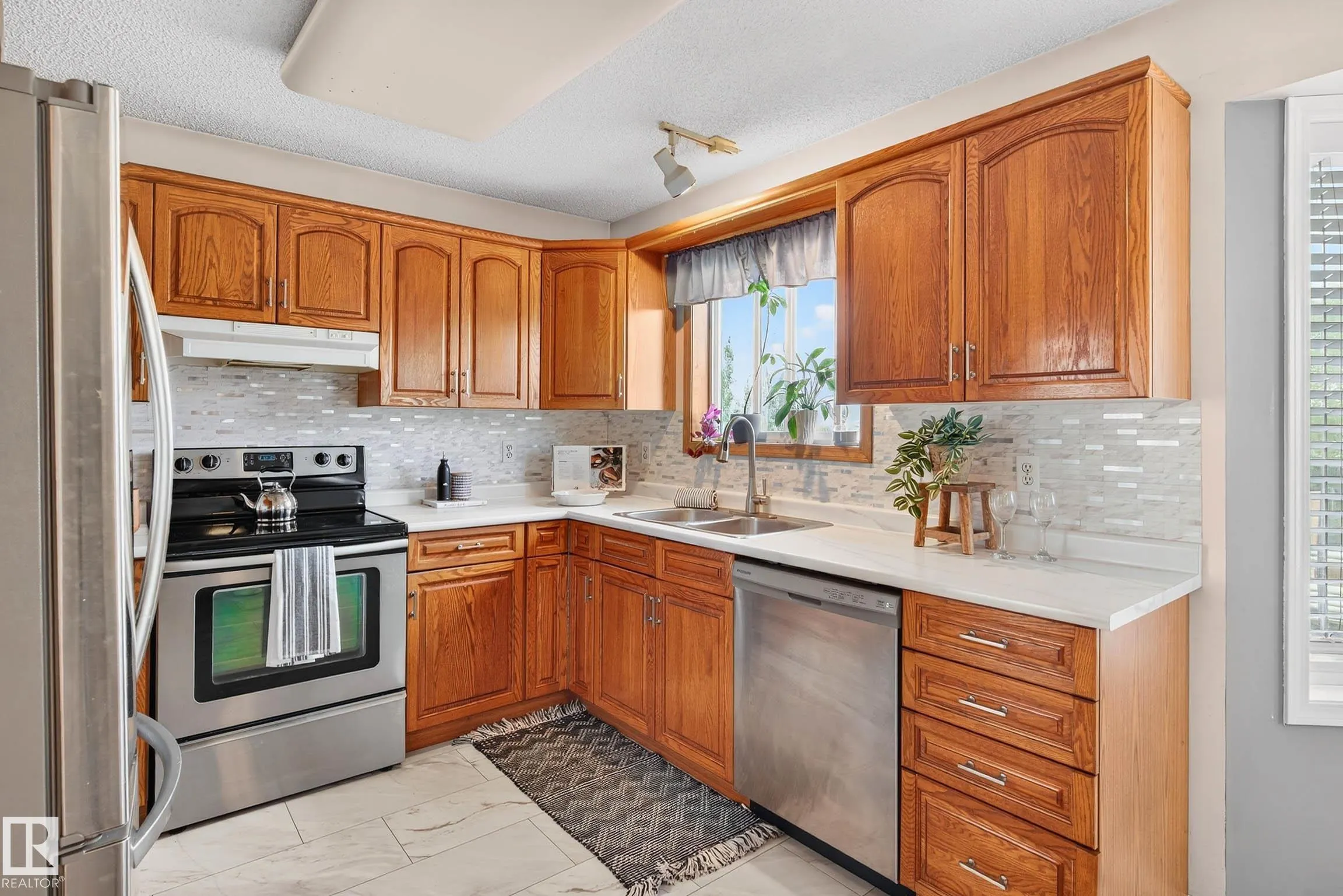 1079 JONES Crescent