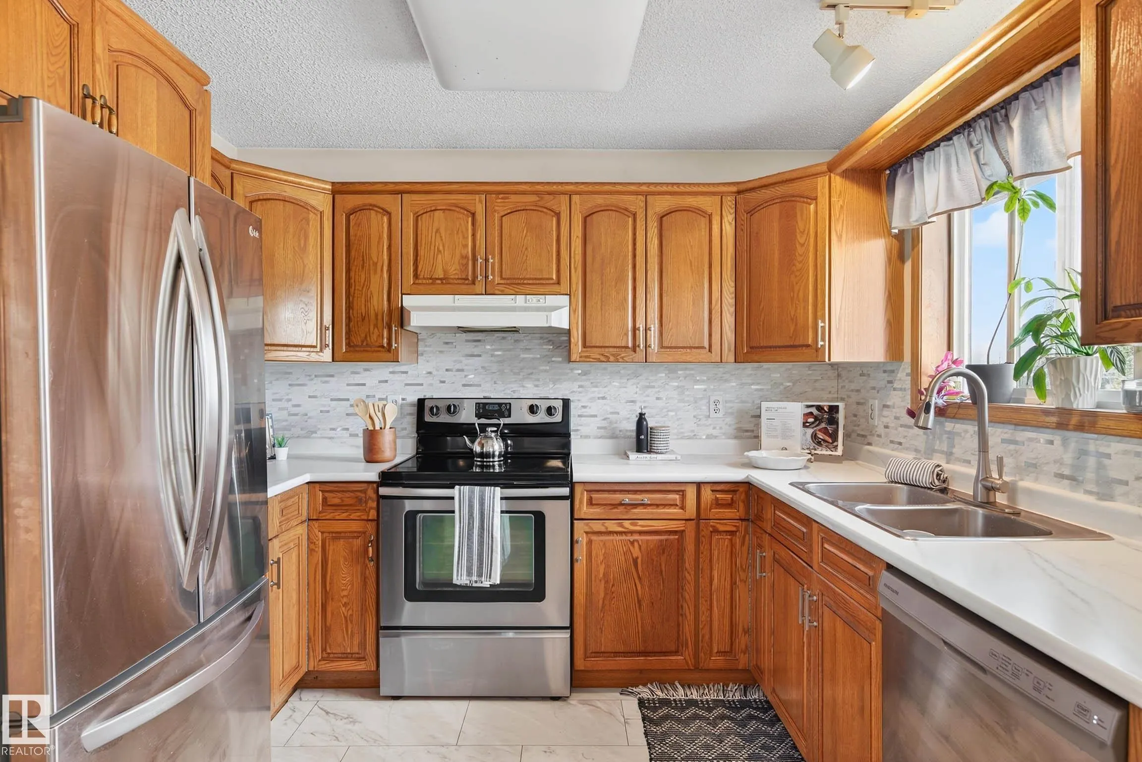 1079 JONES Crescent
