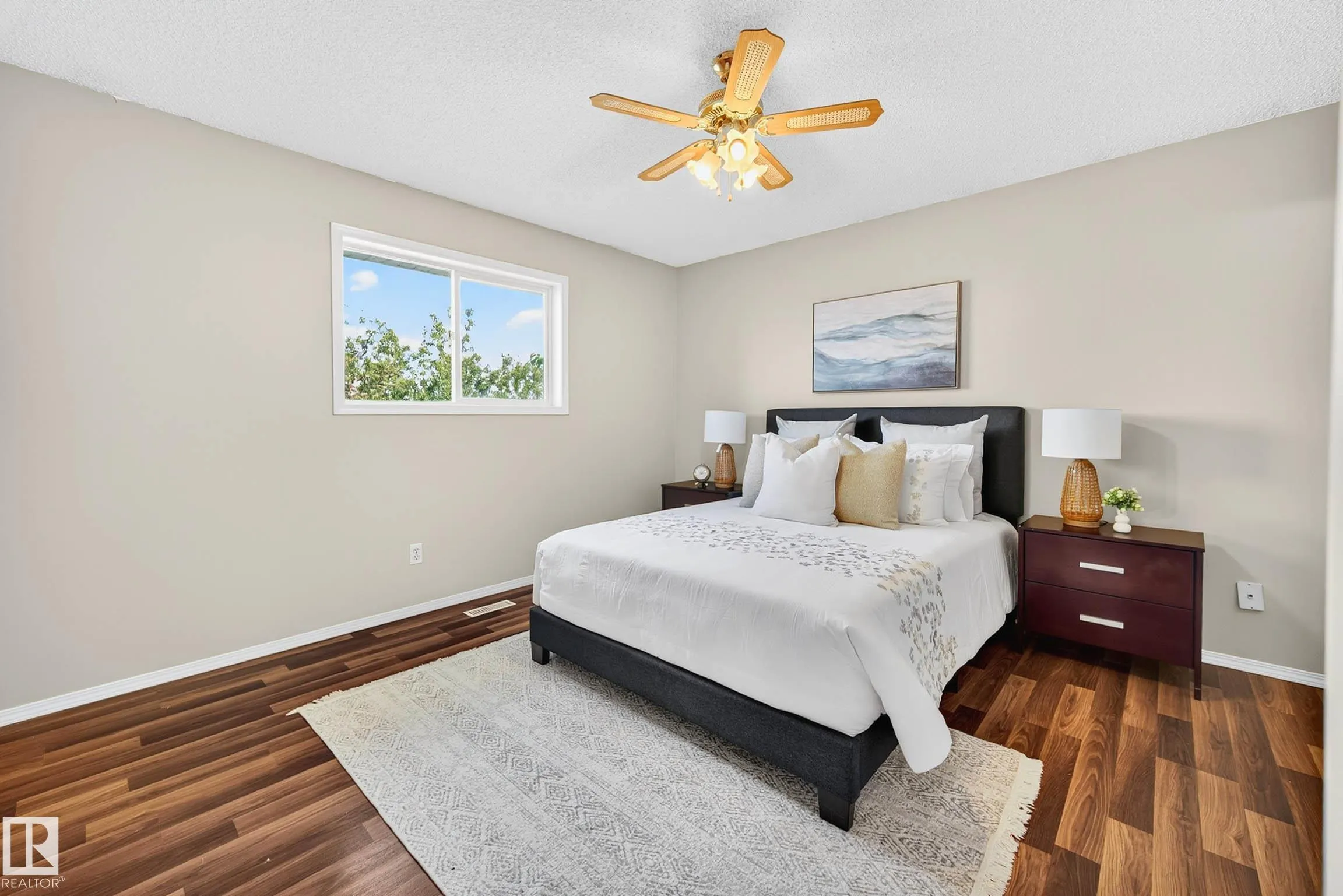 1079 JONES Crescent
