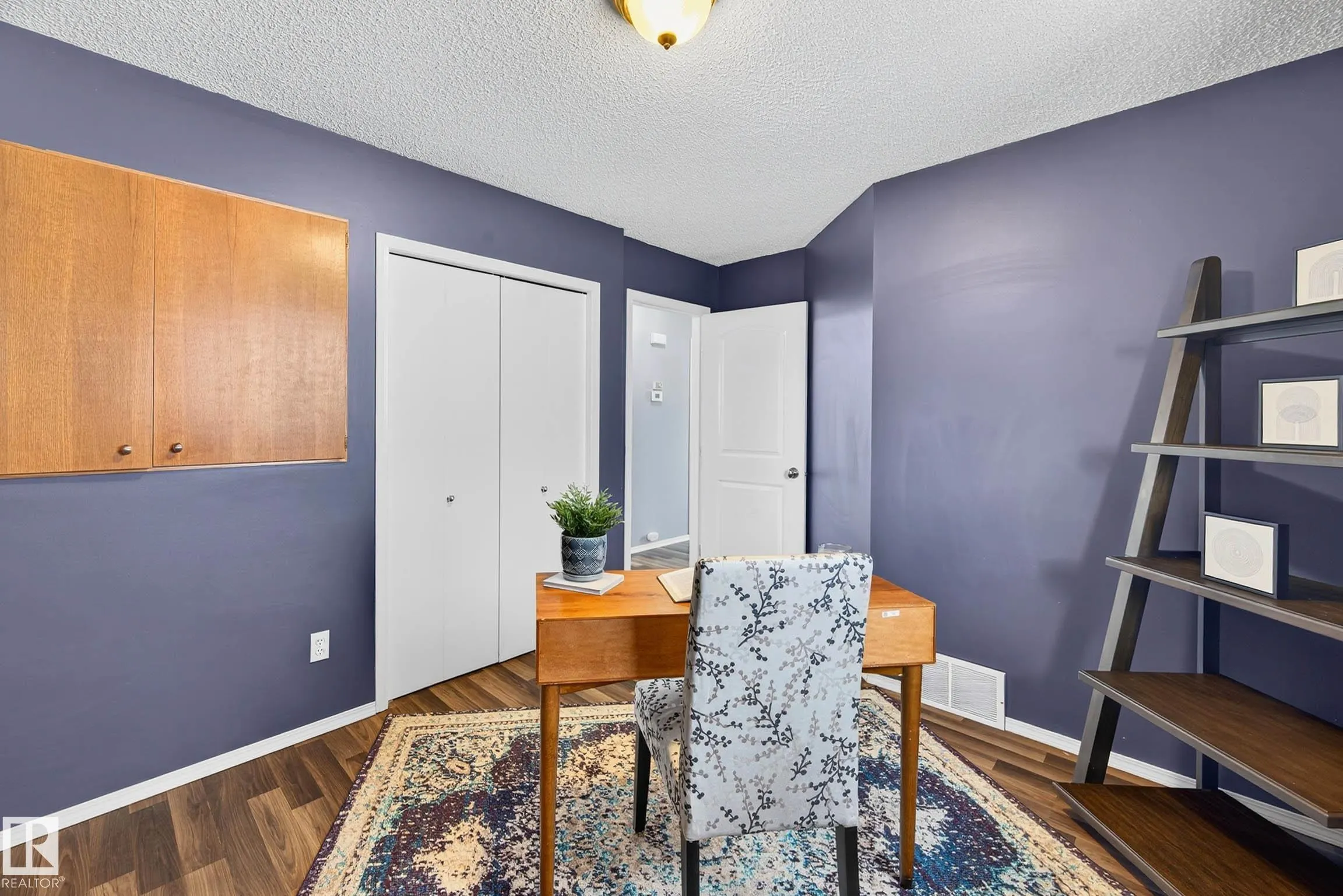 1079 JONES Crescent