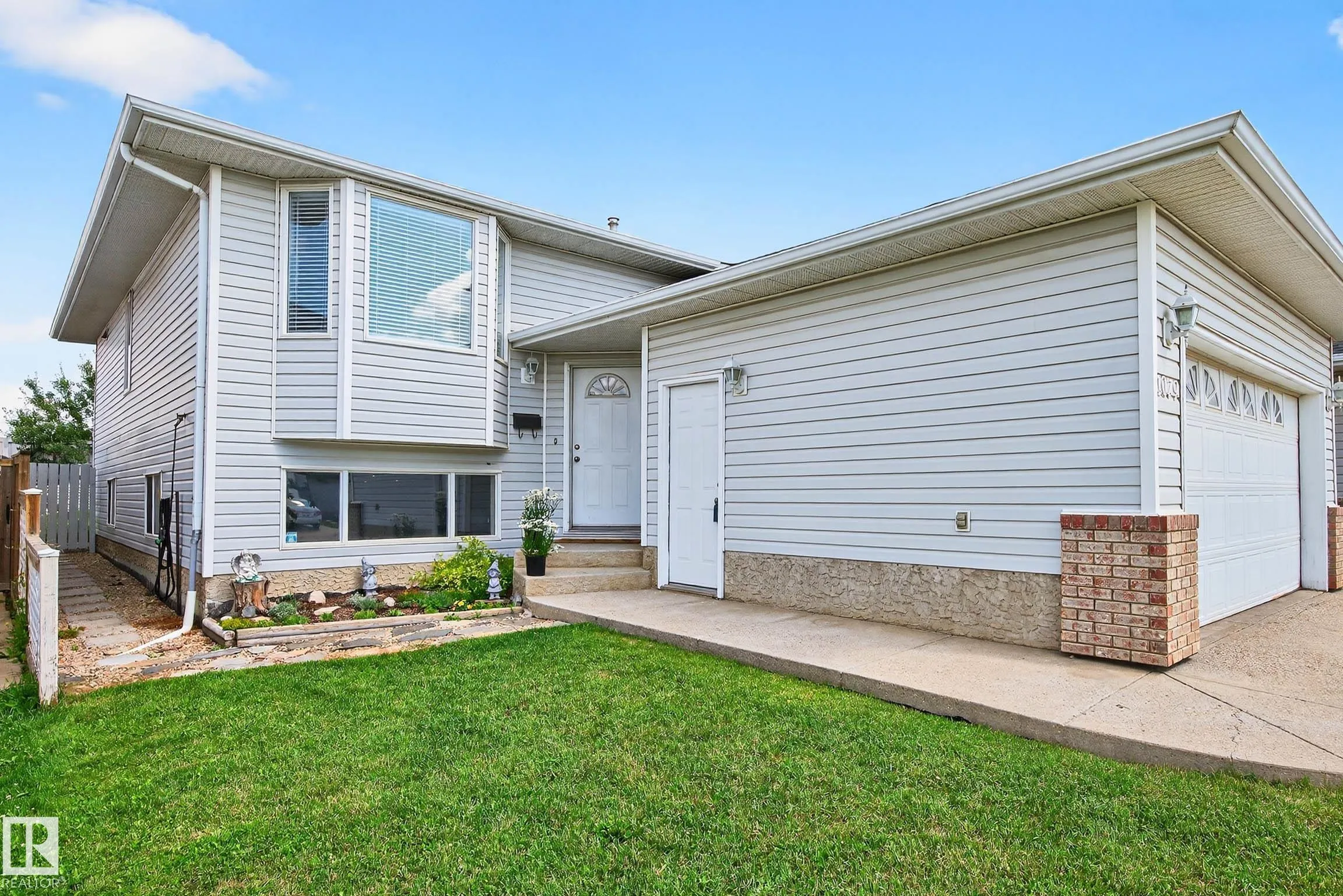 1079 JONES Crescent