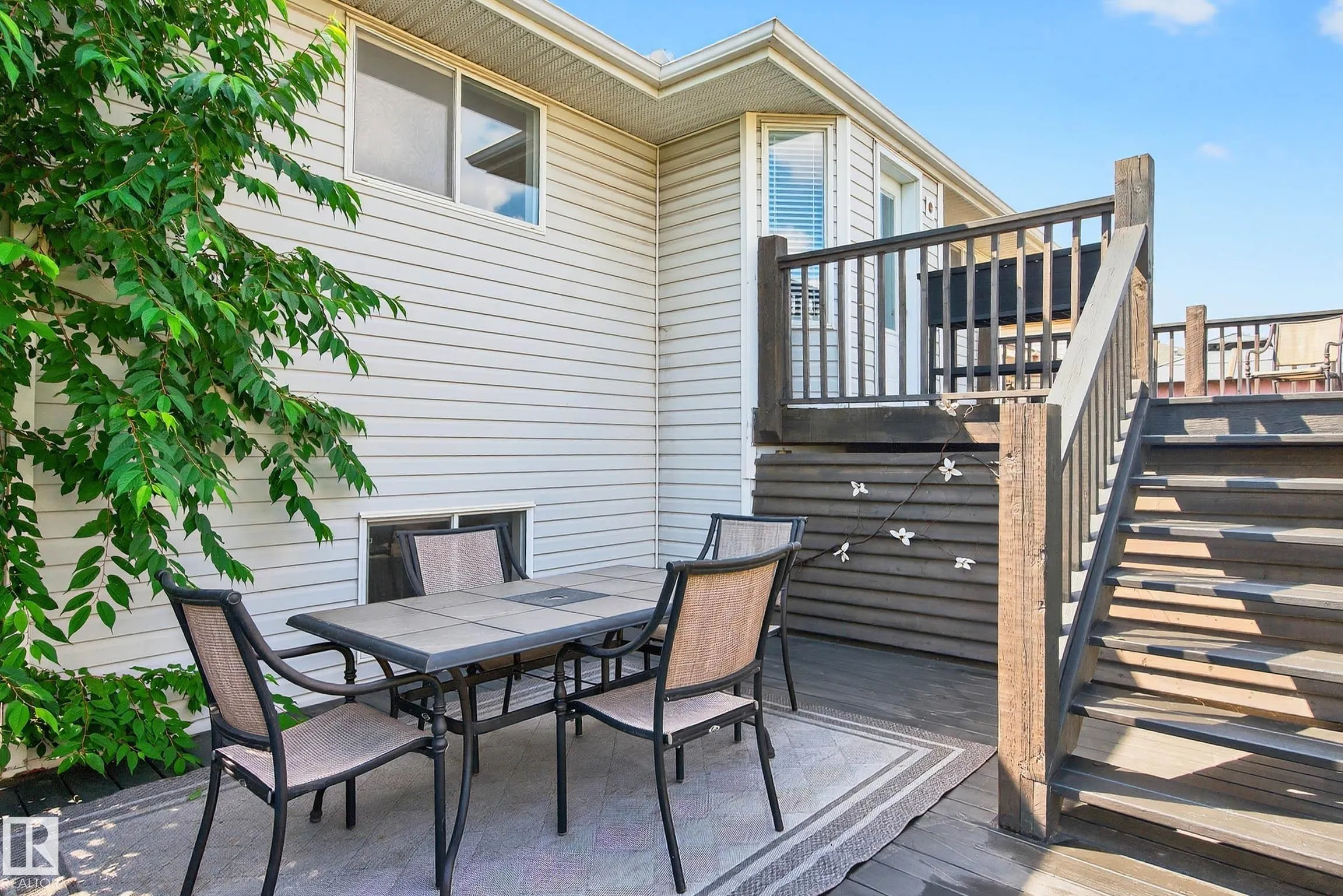 1079 JONES Crescent