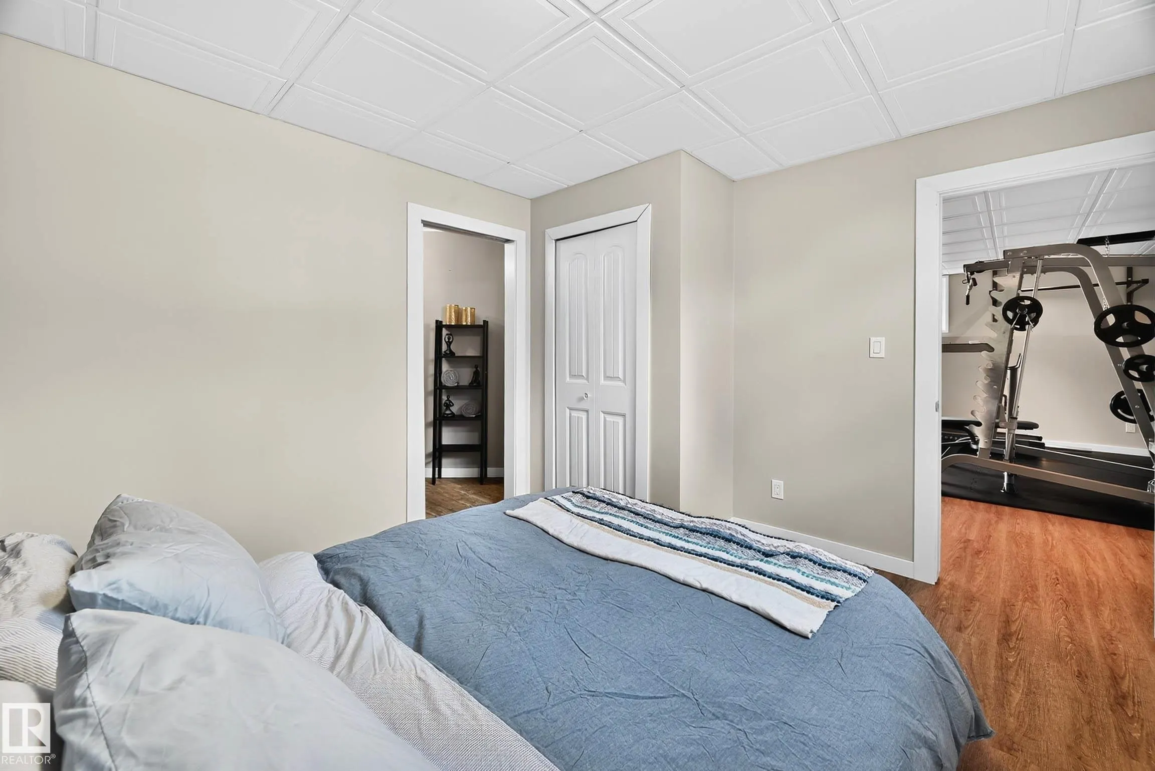 1079 JONES Crescent