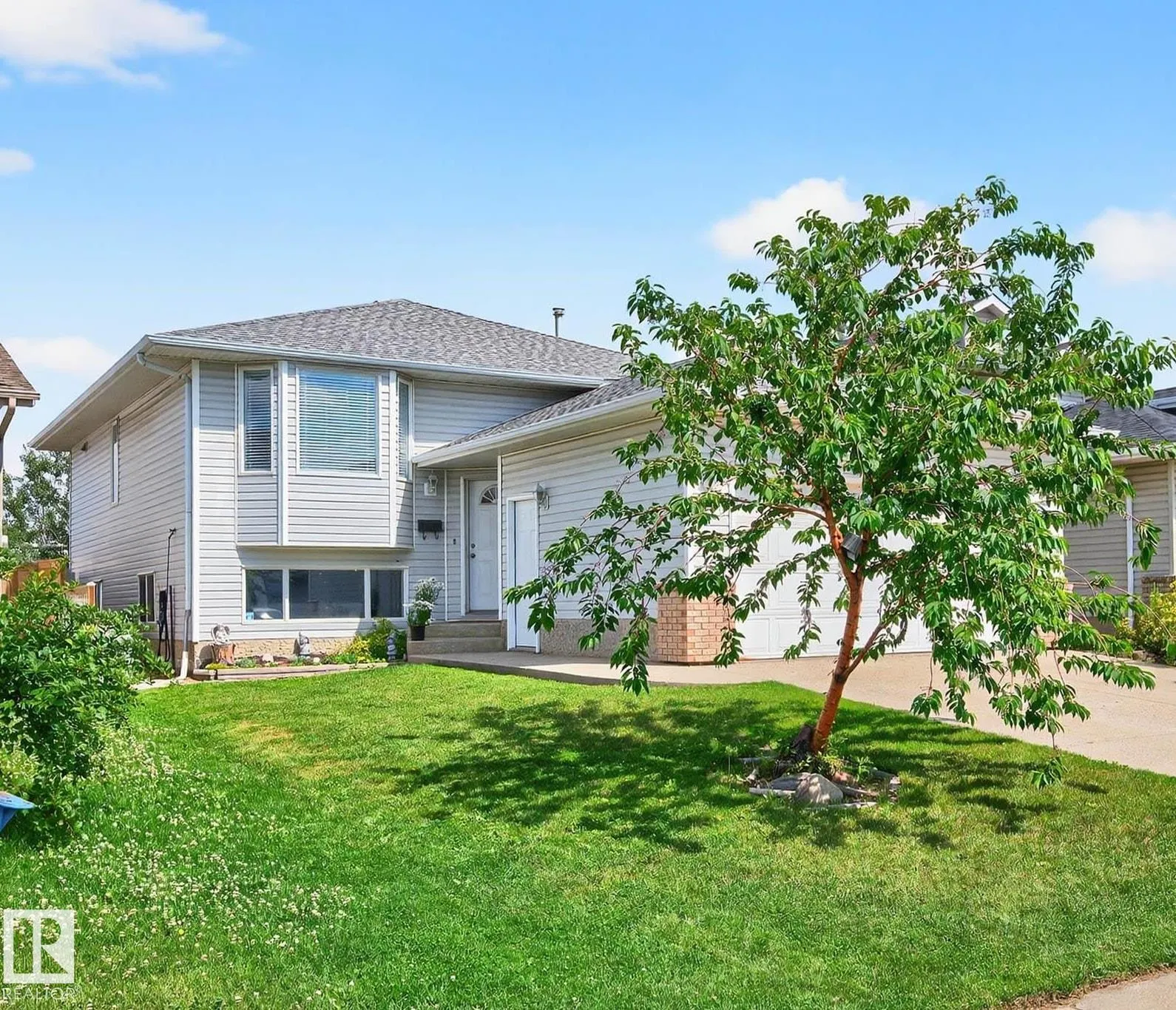 1079 JONES Crescent
