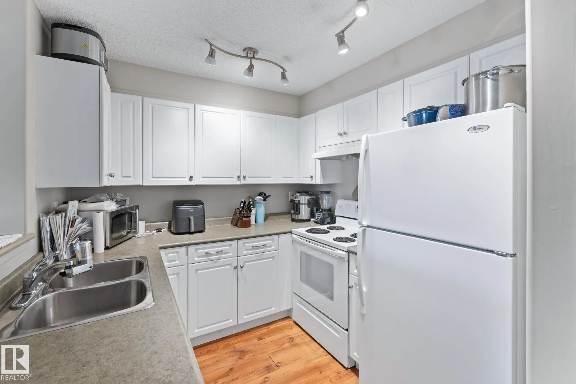 6 Spruce Ridge Drive