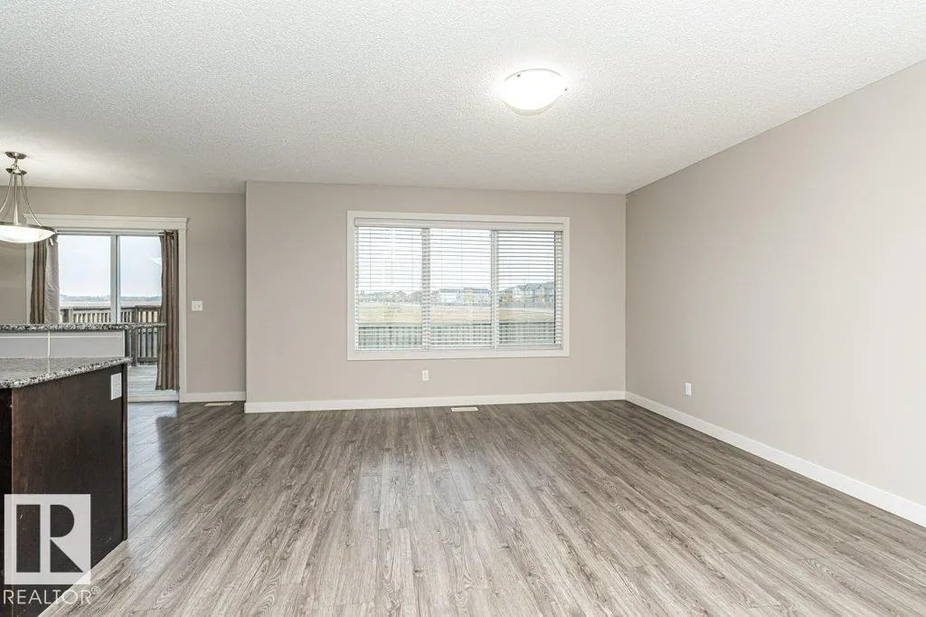 70 SANTANA Crescent