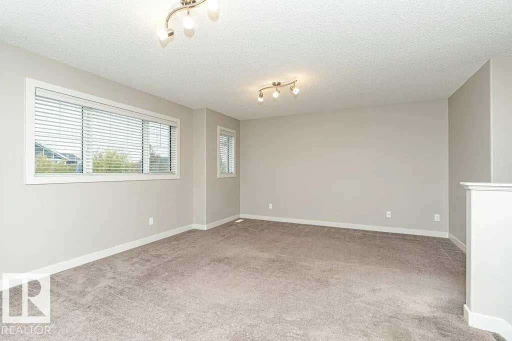 70 SANTANA Crescent