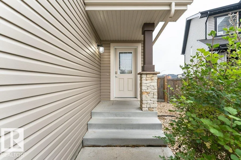70 SANTANA Crescent