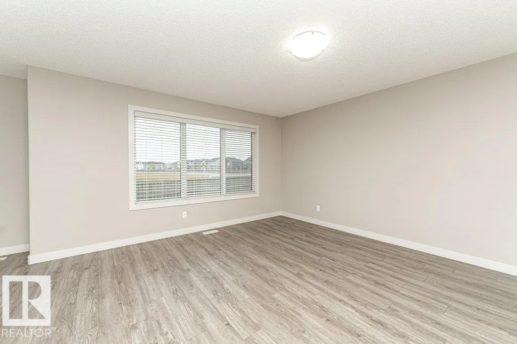 70 SANTANA Crescent