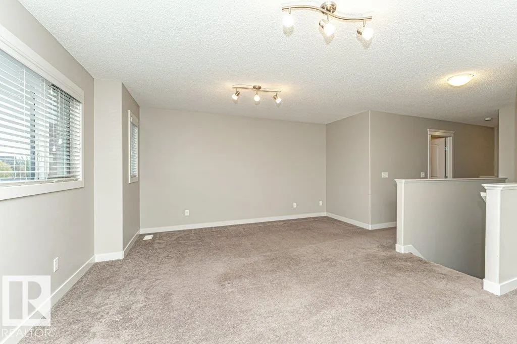 70 SANTANA Crescent
