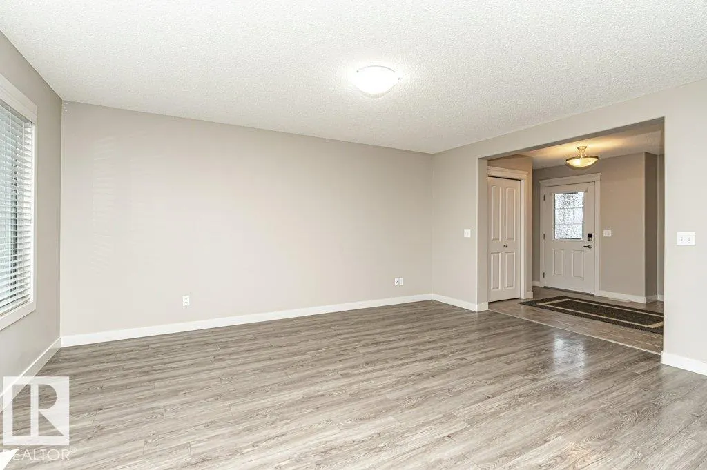 70 SANTANA Crescent