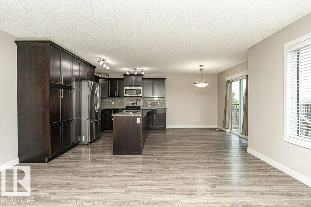 70 SANTANA Crescent