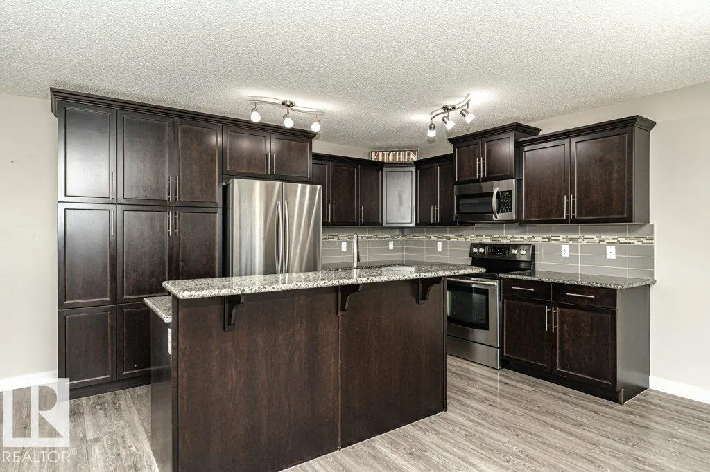 70 SANTANA Crescent
