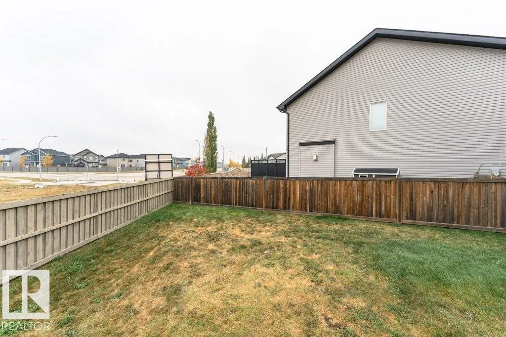 70 SANTANA Crescent
