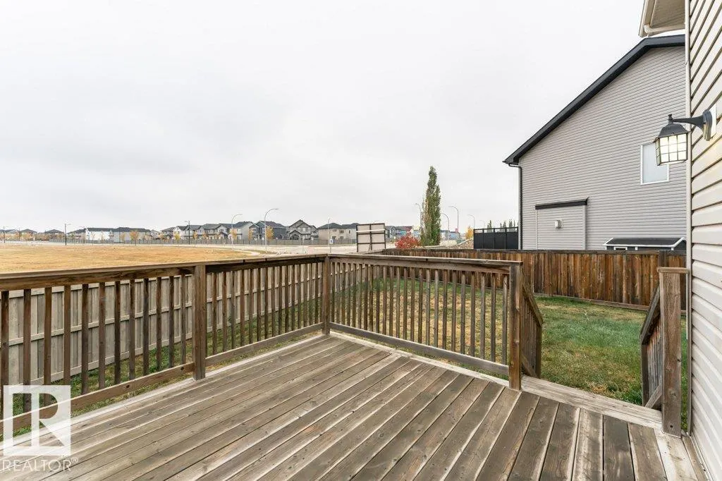70 SANTANA Crescent