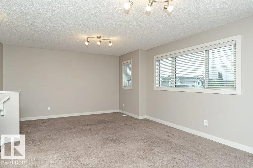 70 SANTANA Crescent