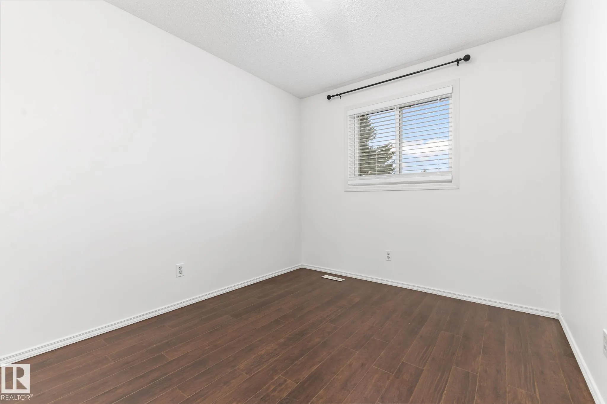 1 ABERDEEN Way