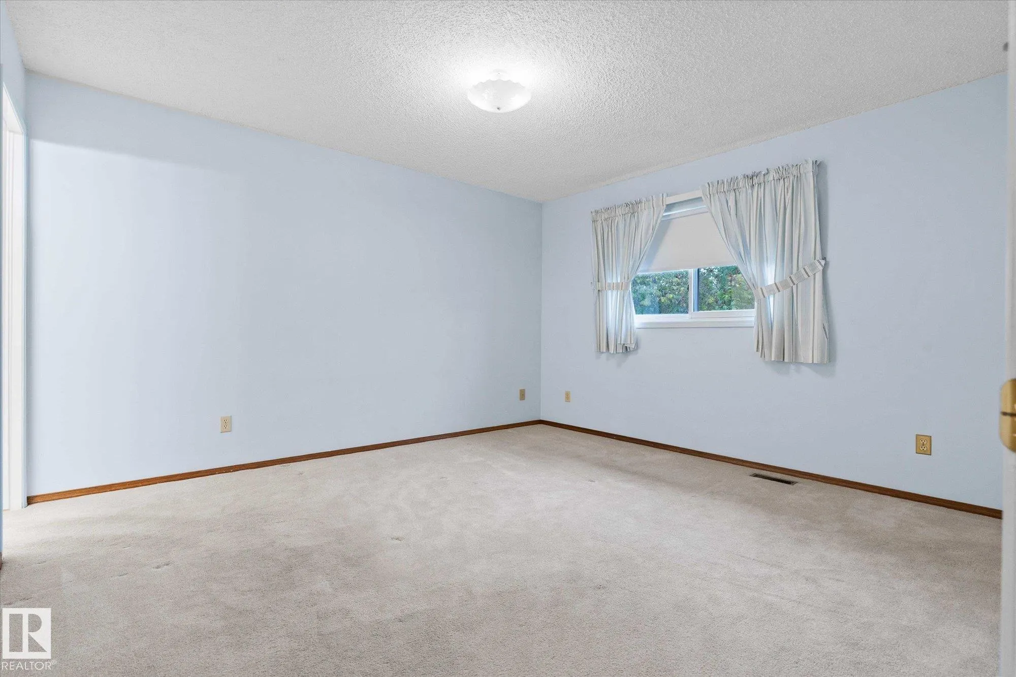 48 MCKEAN Way