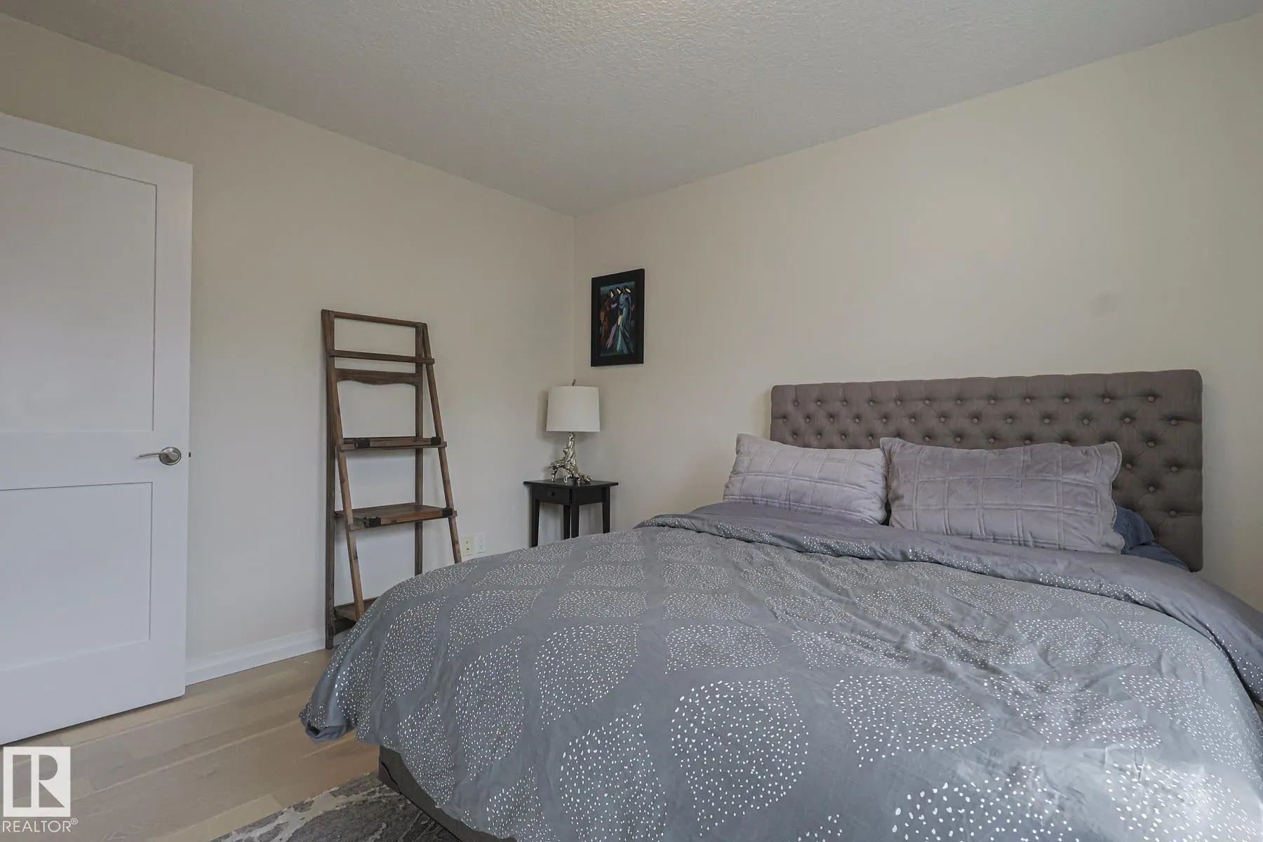 128 SANDALWOOD Crescent