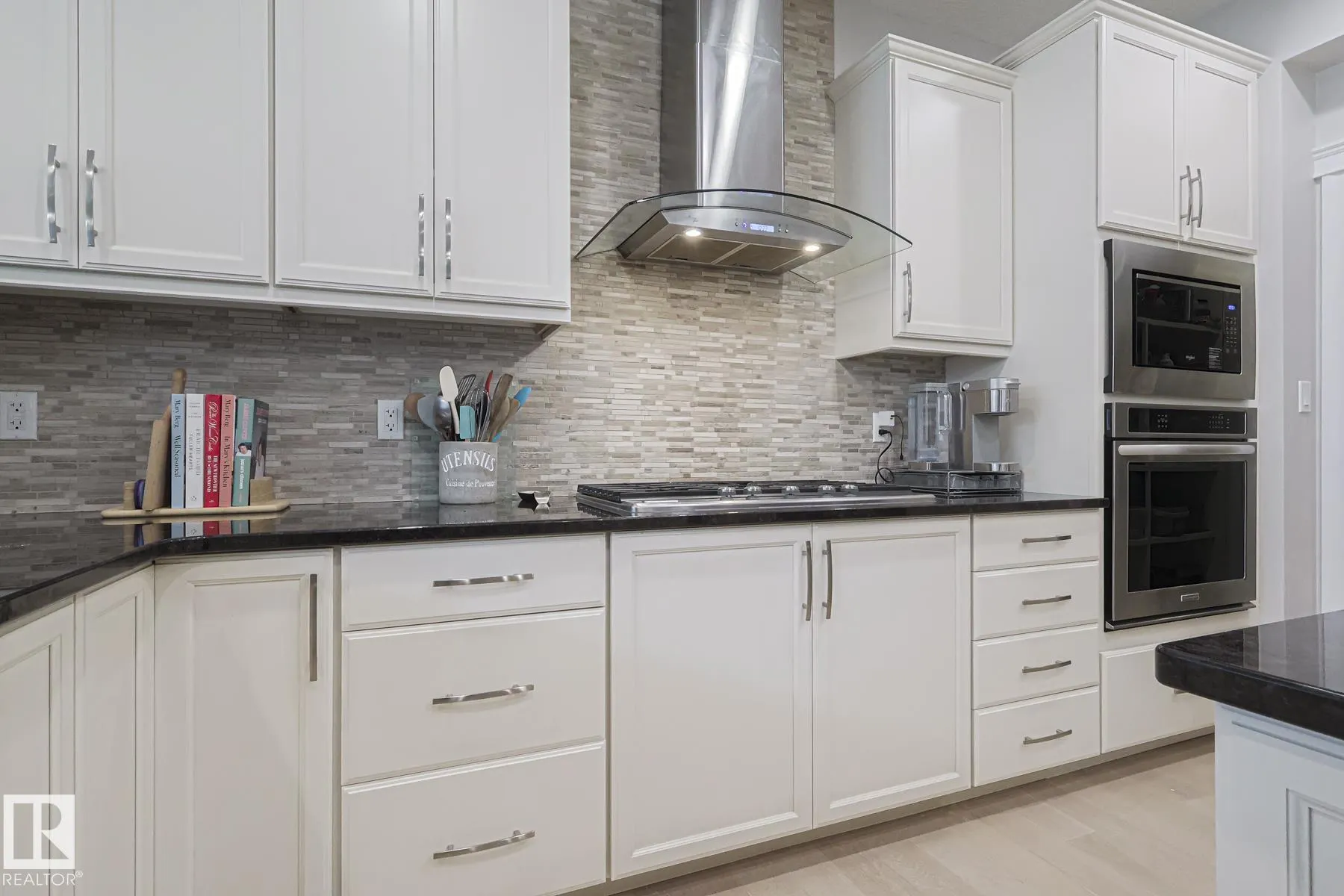 128 SANDALWOOD Crescent