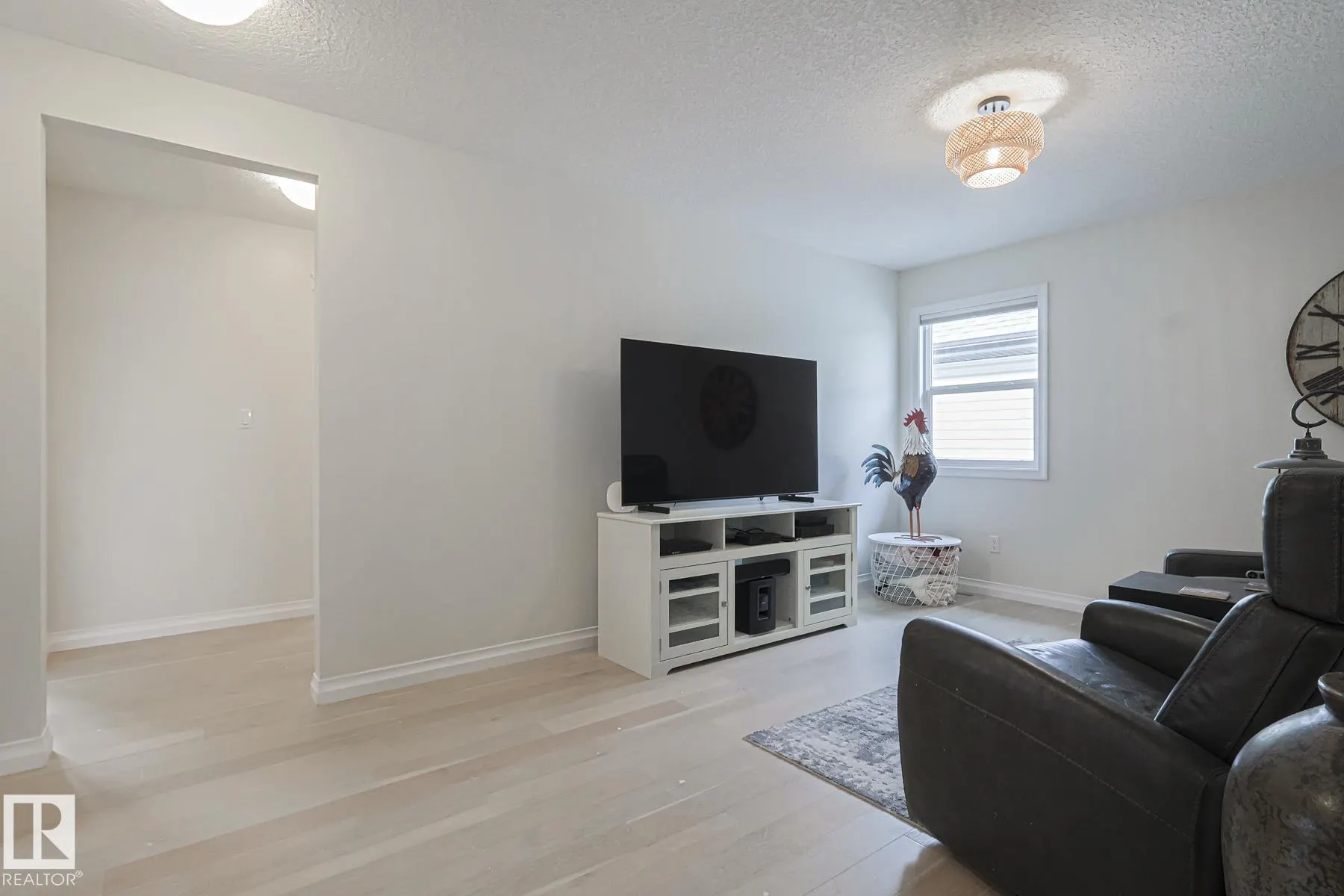 128 SANDALWOOD Crescent