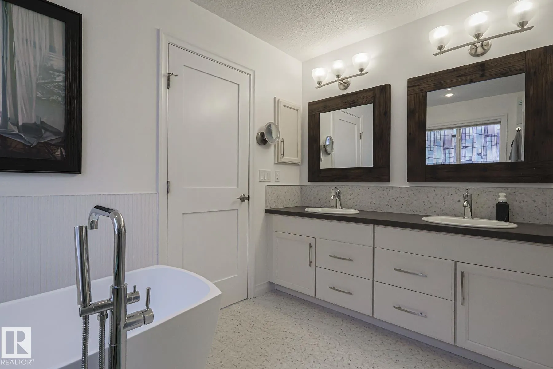 128 SANDALWOOD Crescent