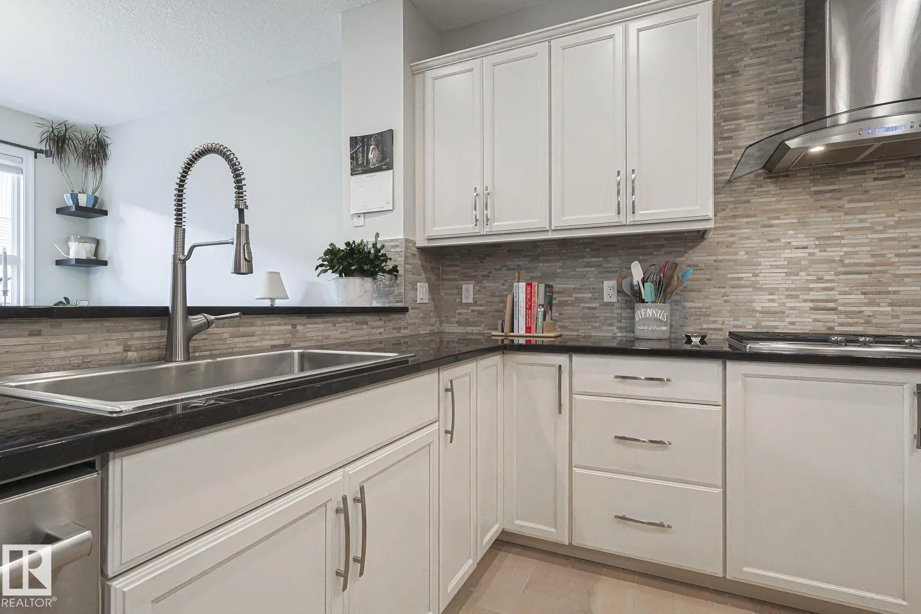 128 SANDALWOOD Crescent