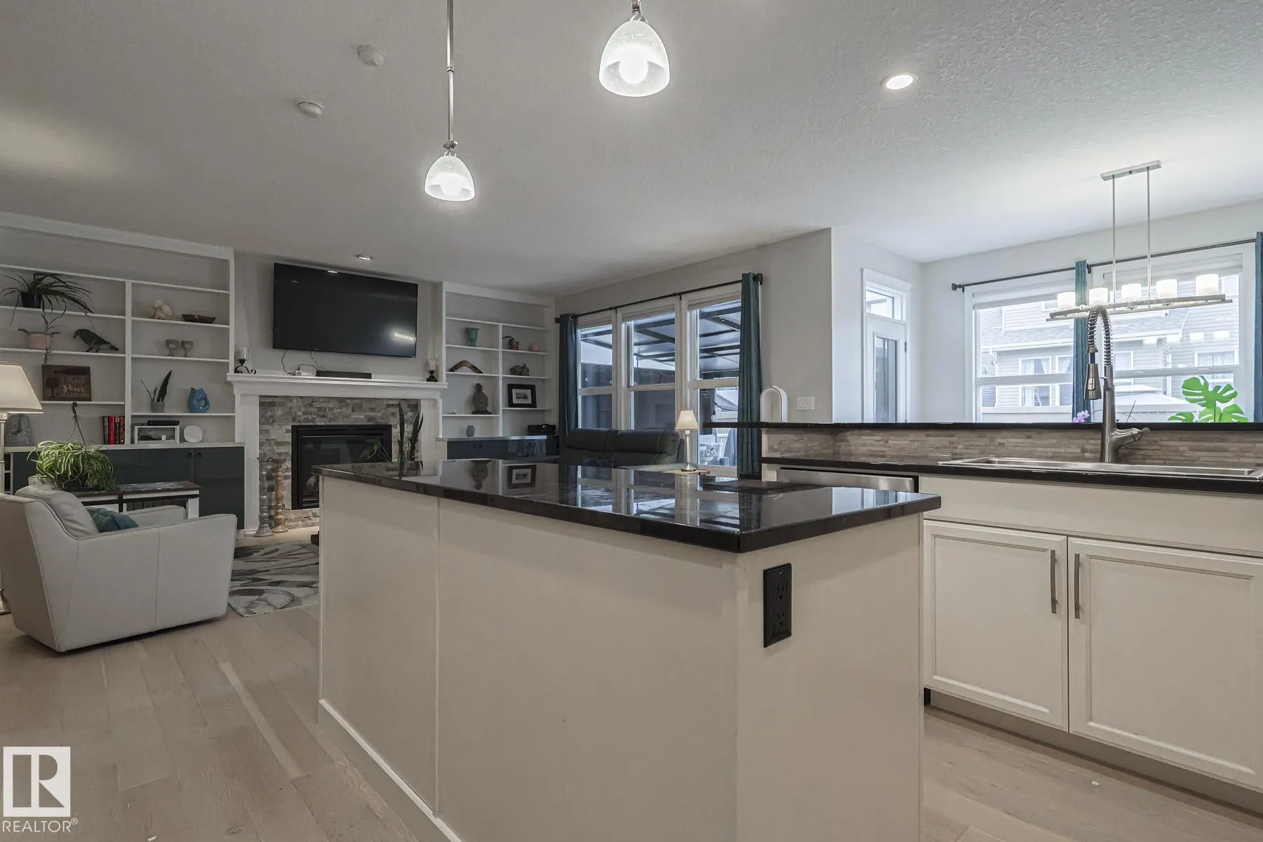 128 SANDALWOOD Crescent