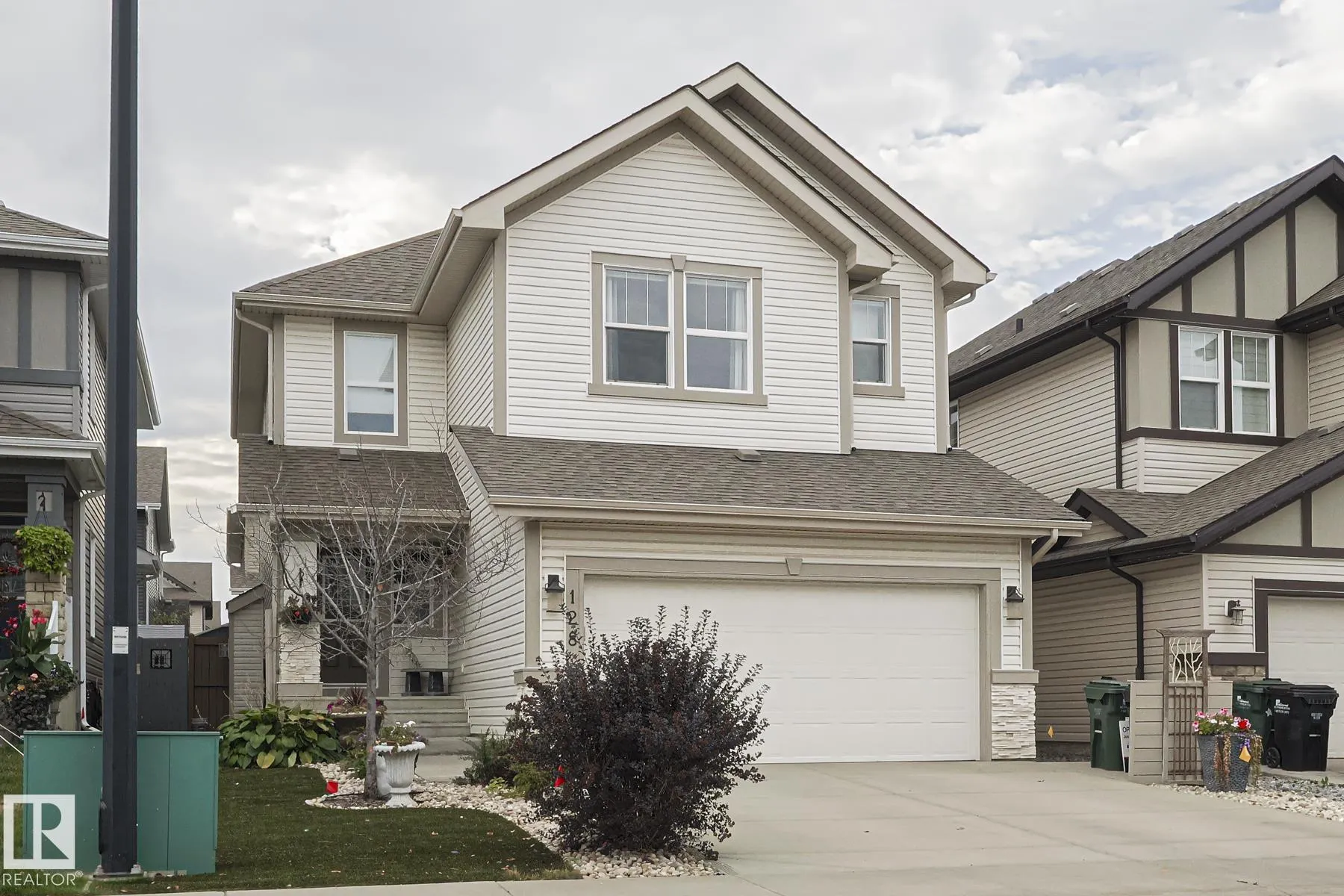 128 SANDALWOOD Crescent