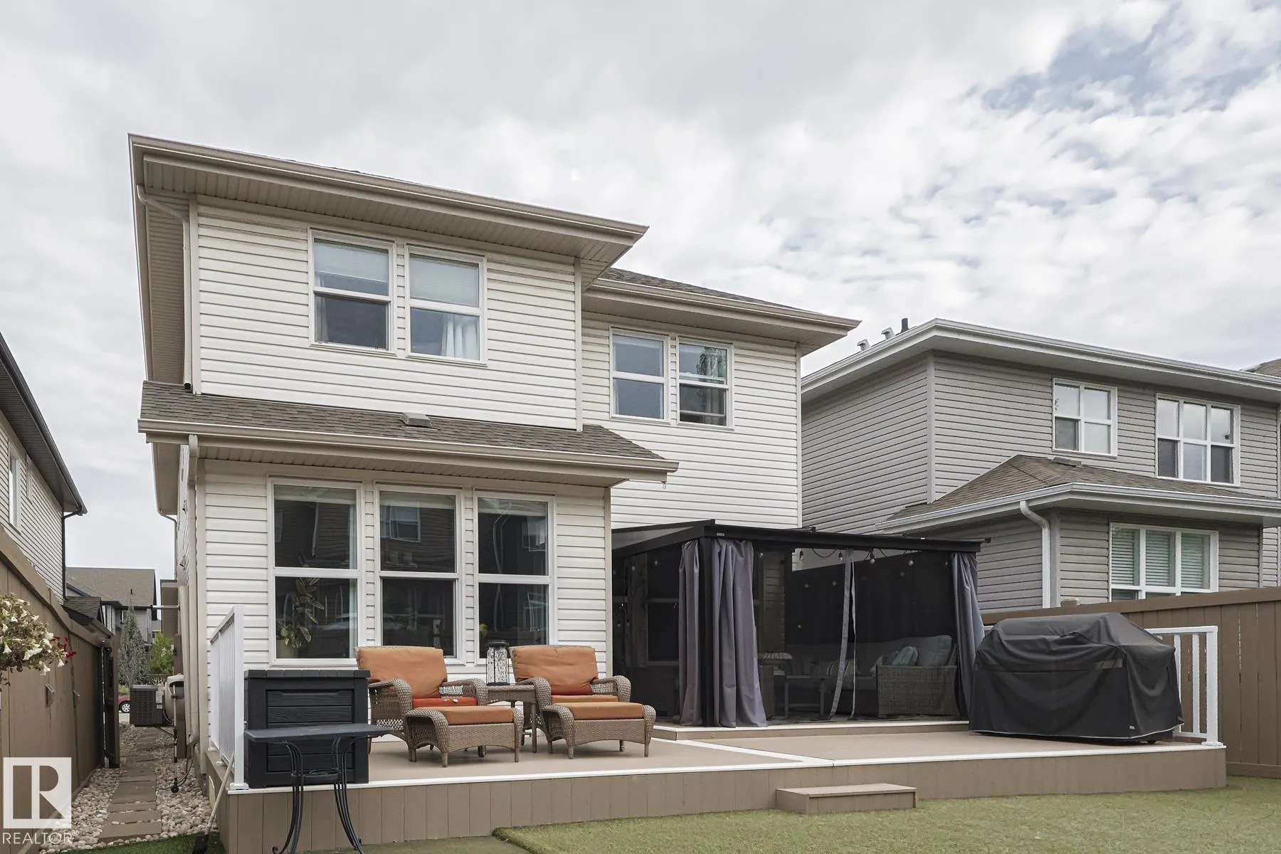 128 SANDALWOOD Crescent