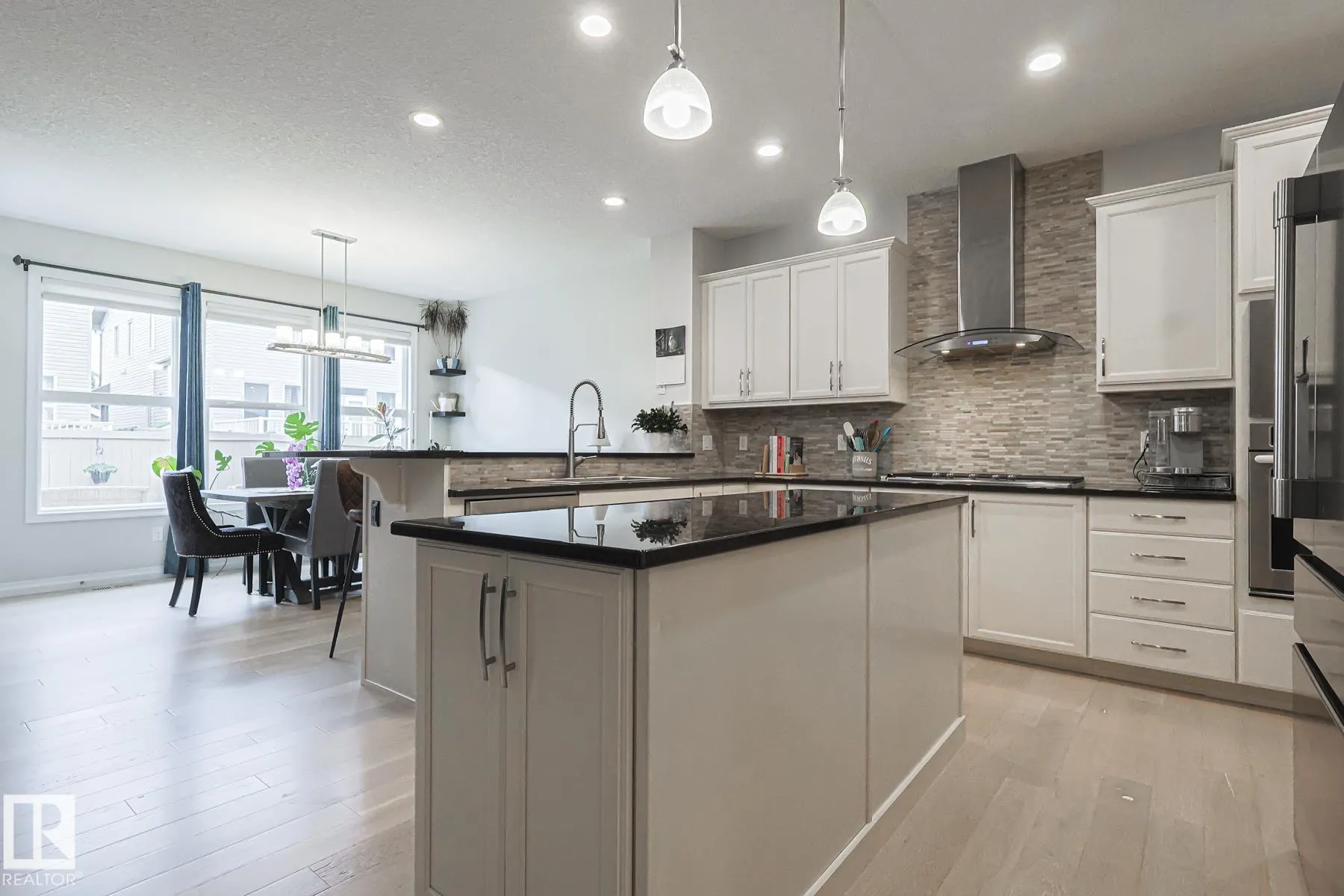 128 SANDALWOOD Crescent
