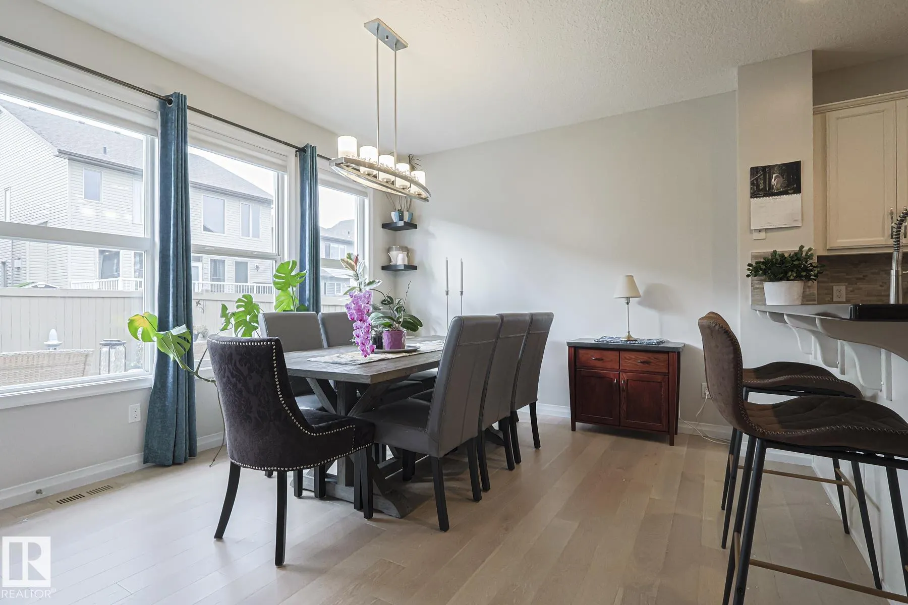128 SANDALWOOD Crescent