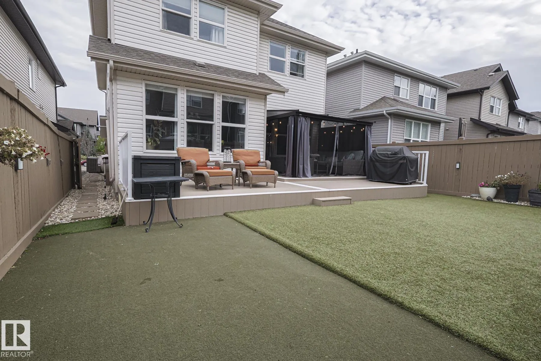 128 SANDALWOOD Crescent
