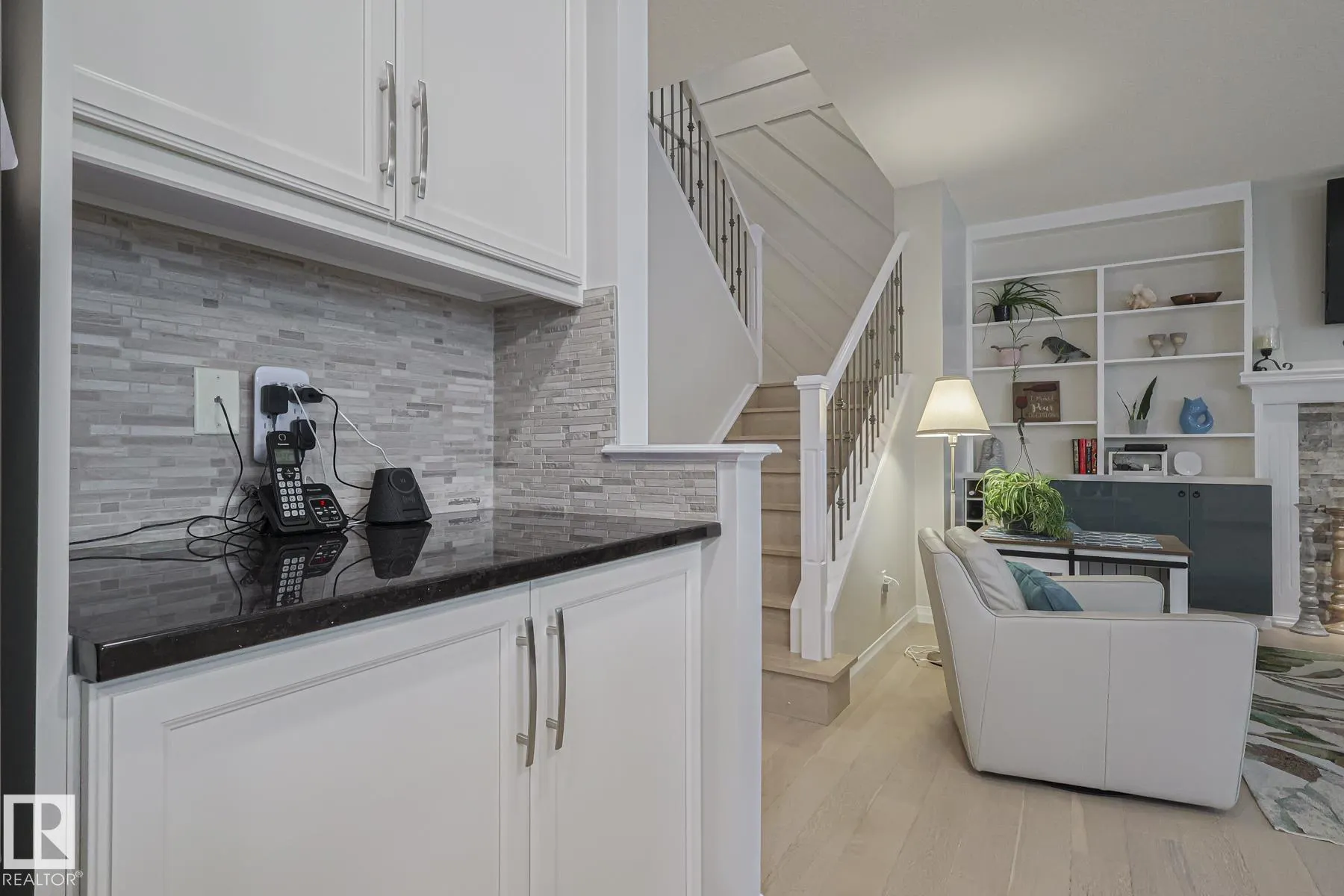 128 SANDALWOOD Crescent