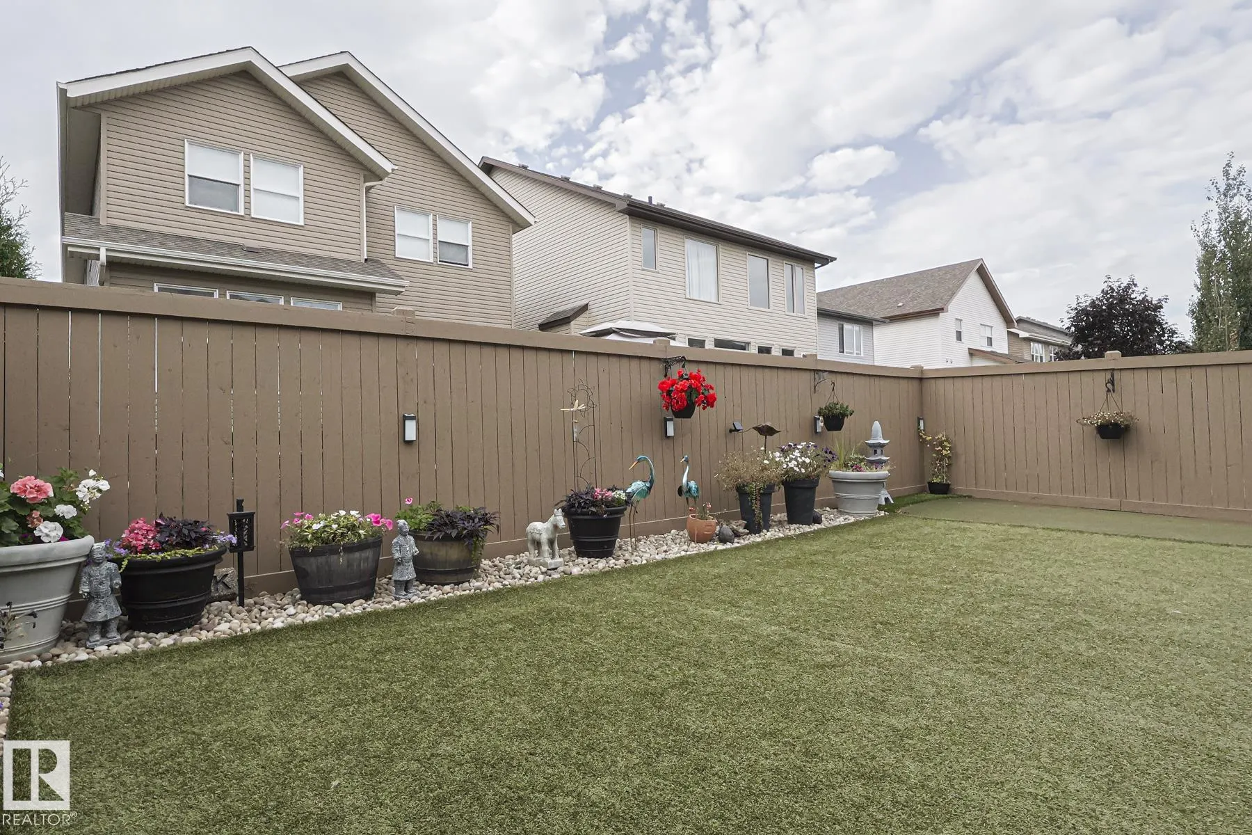128 SANDALWOOD Crescent