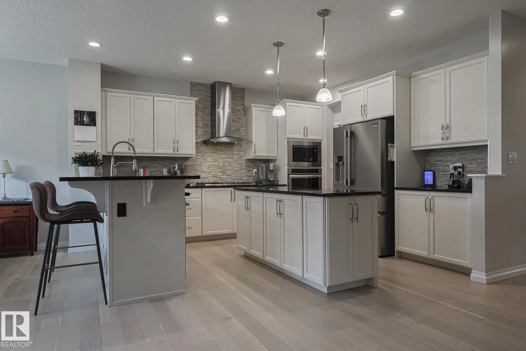 128 SANDALWOOD Crescent