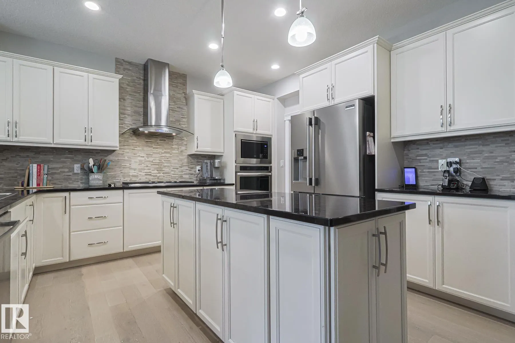 128 SANDALWOOD Crescent