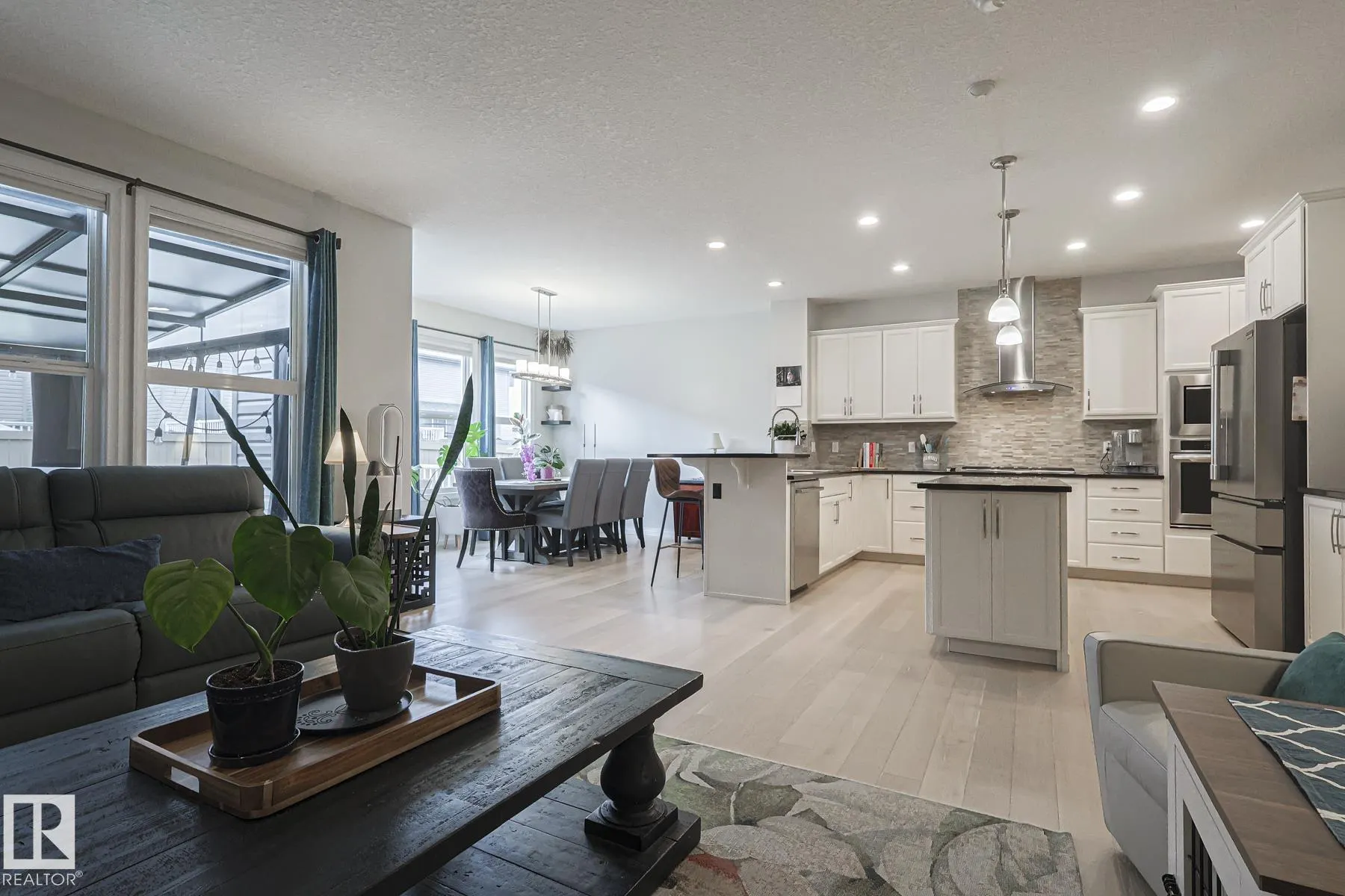 128 SANDALWOOD Crescent