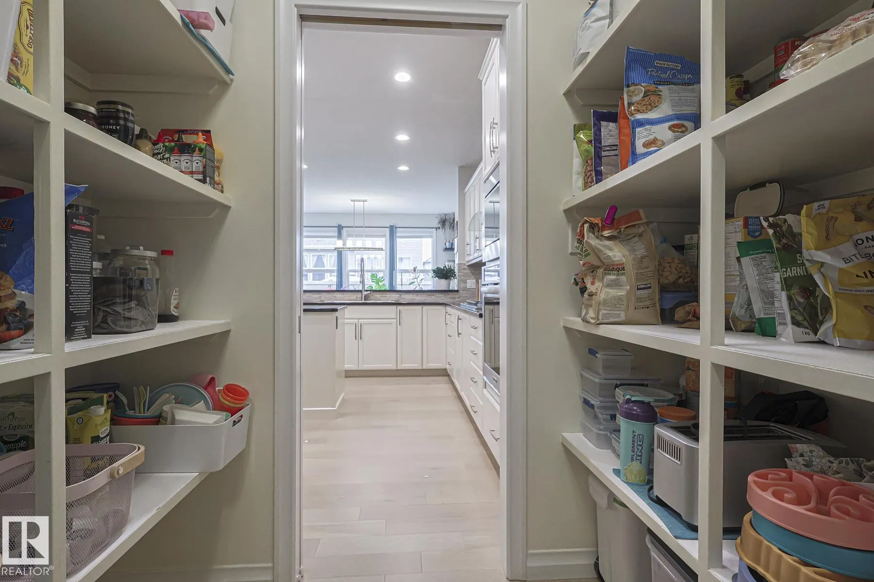 128 SANDALWOOD Crescent