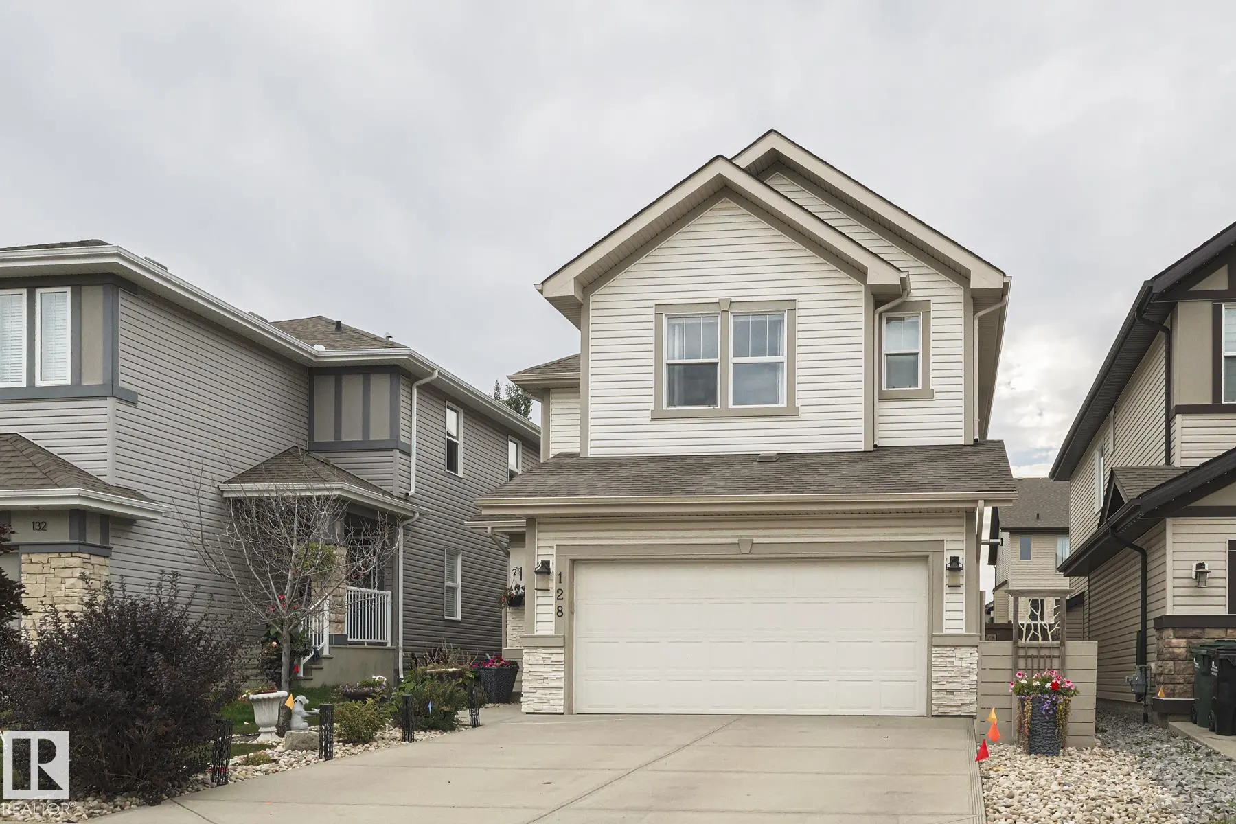 128 SANDALWOOD Crescent