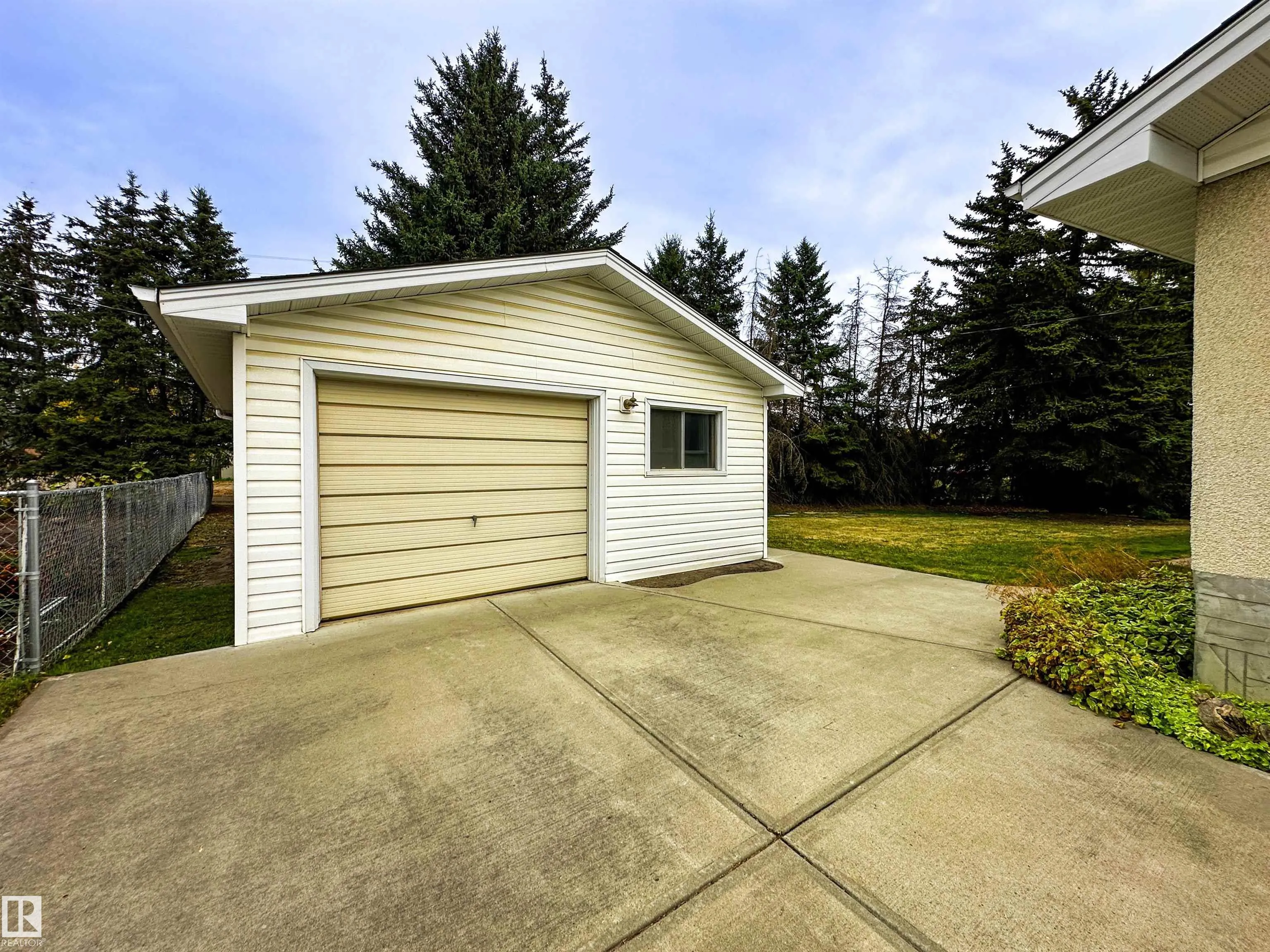 107 ANDREWS Crescent