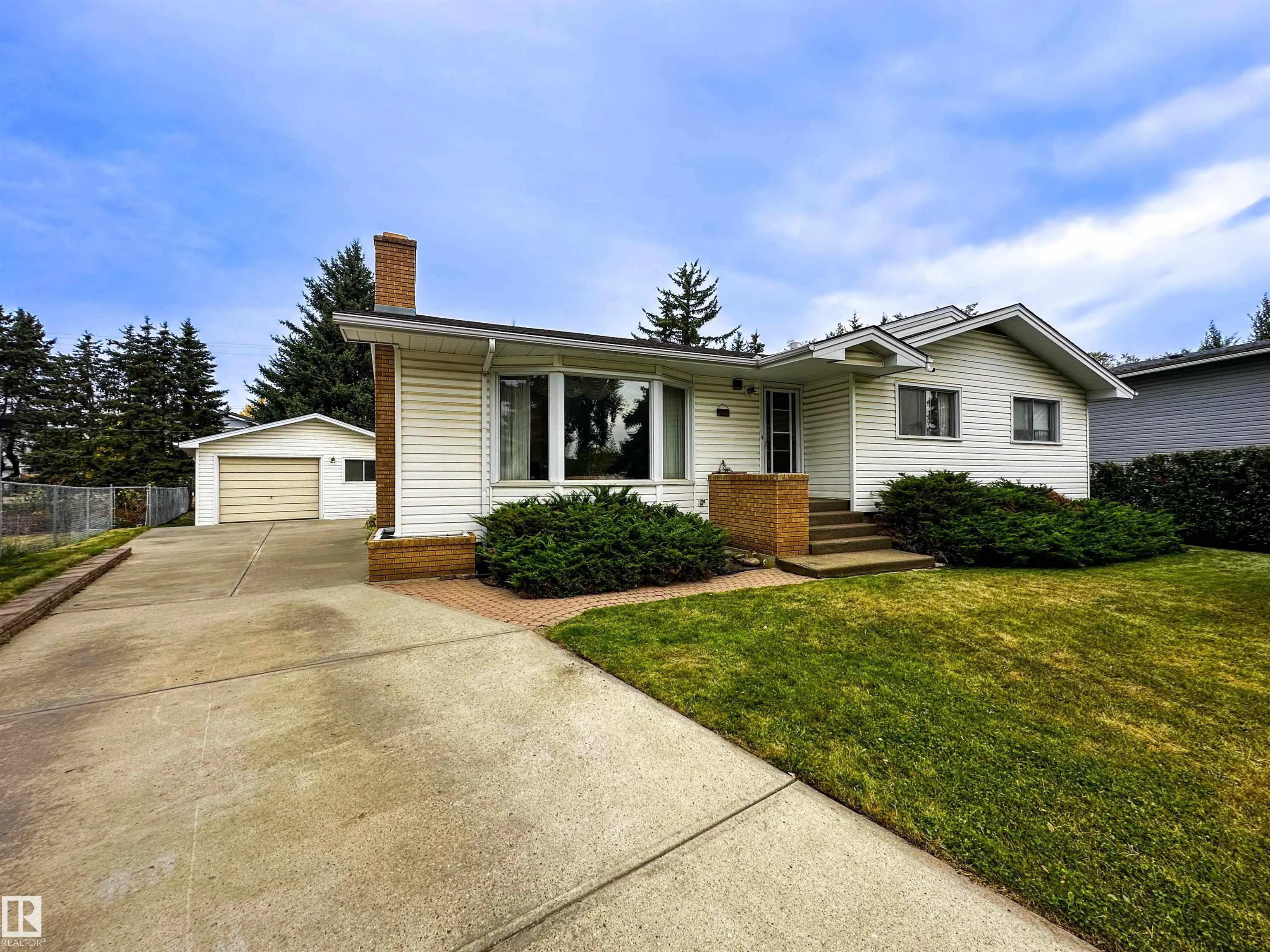107 ANDREWS Crescent