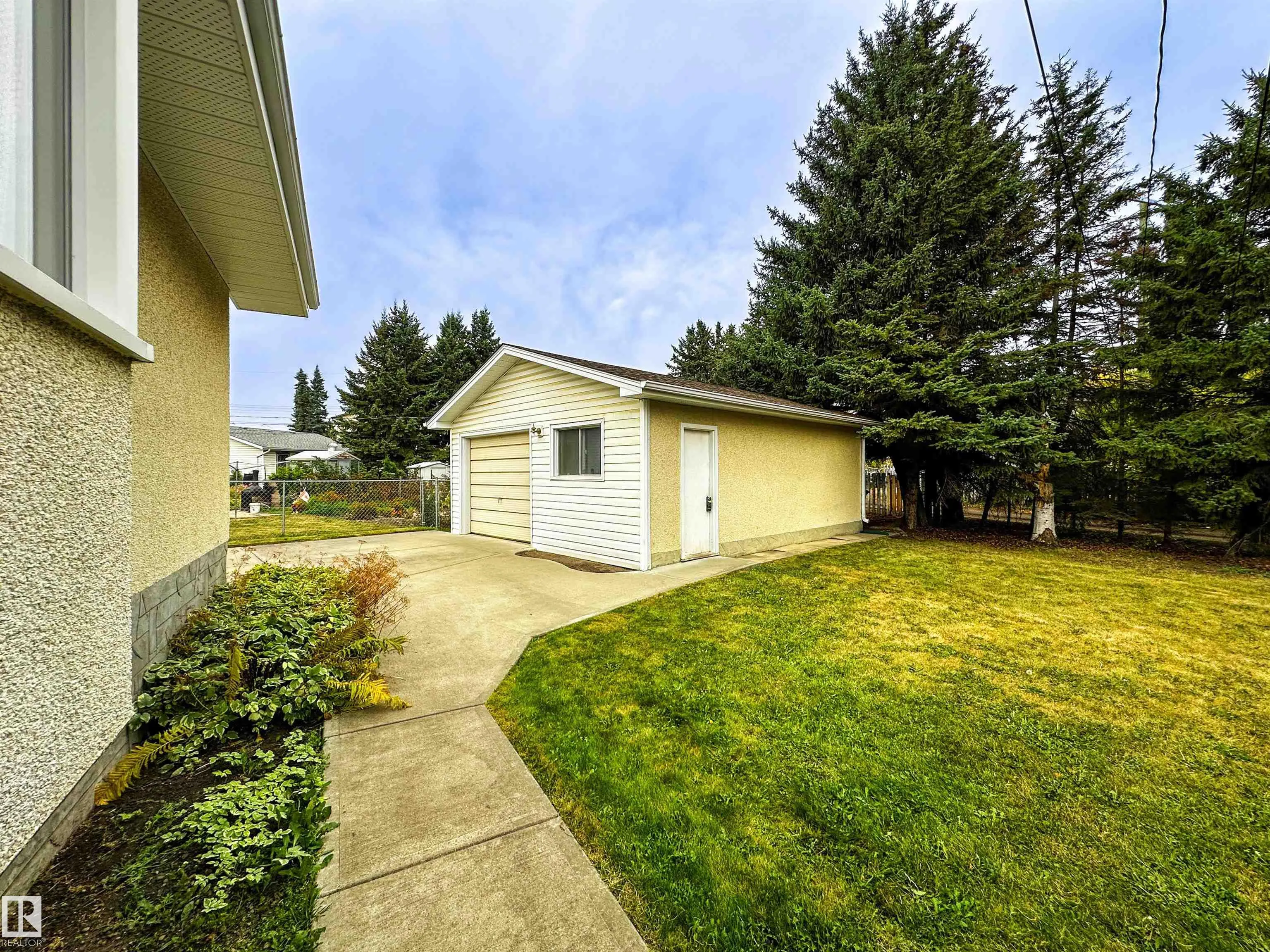 107 ANDREWS Crescent