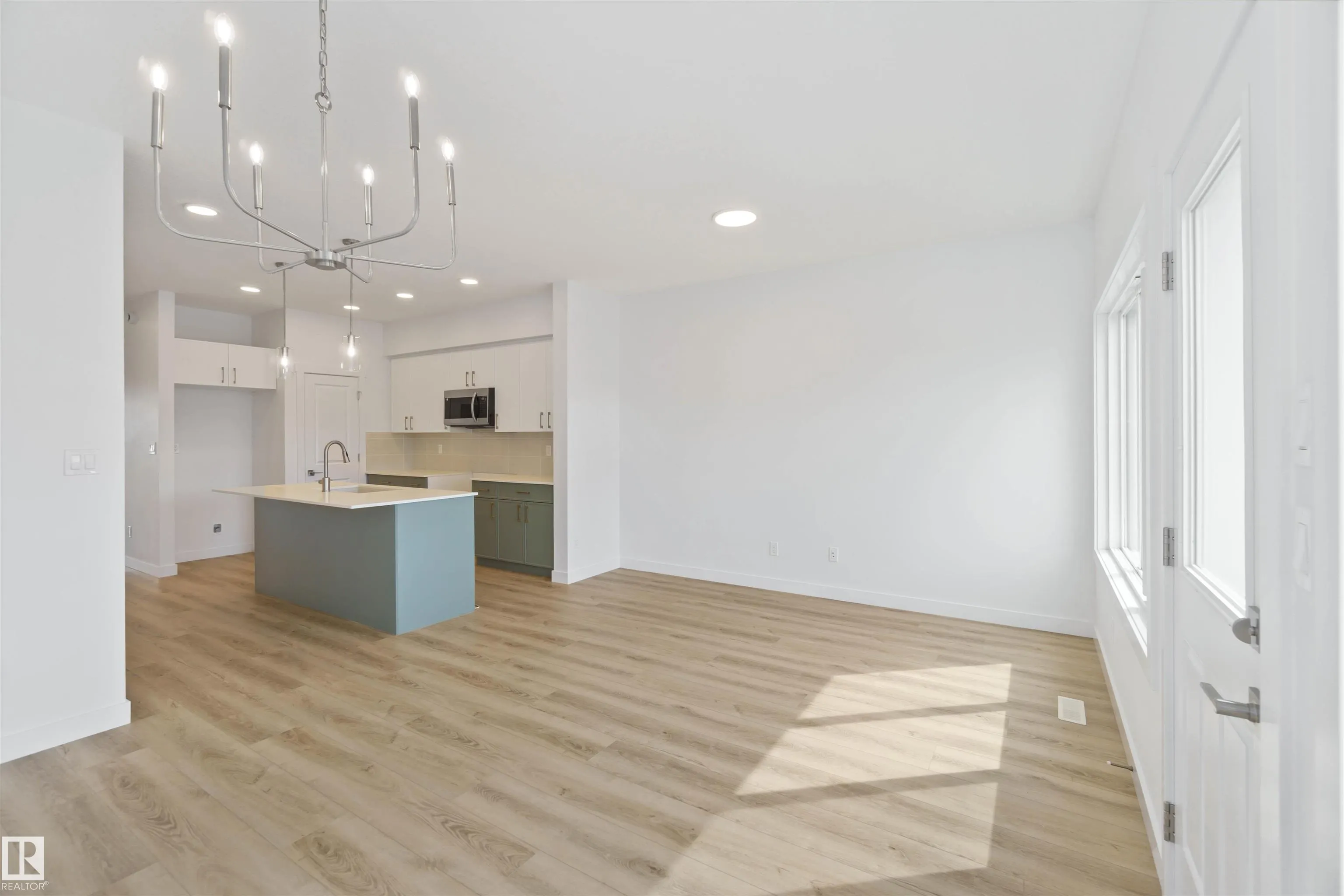 1011 ASTER Boulevard