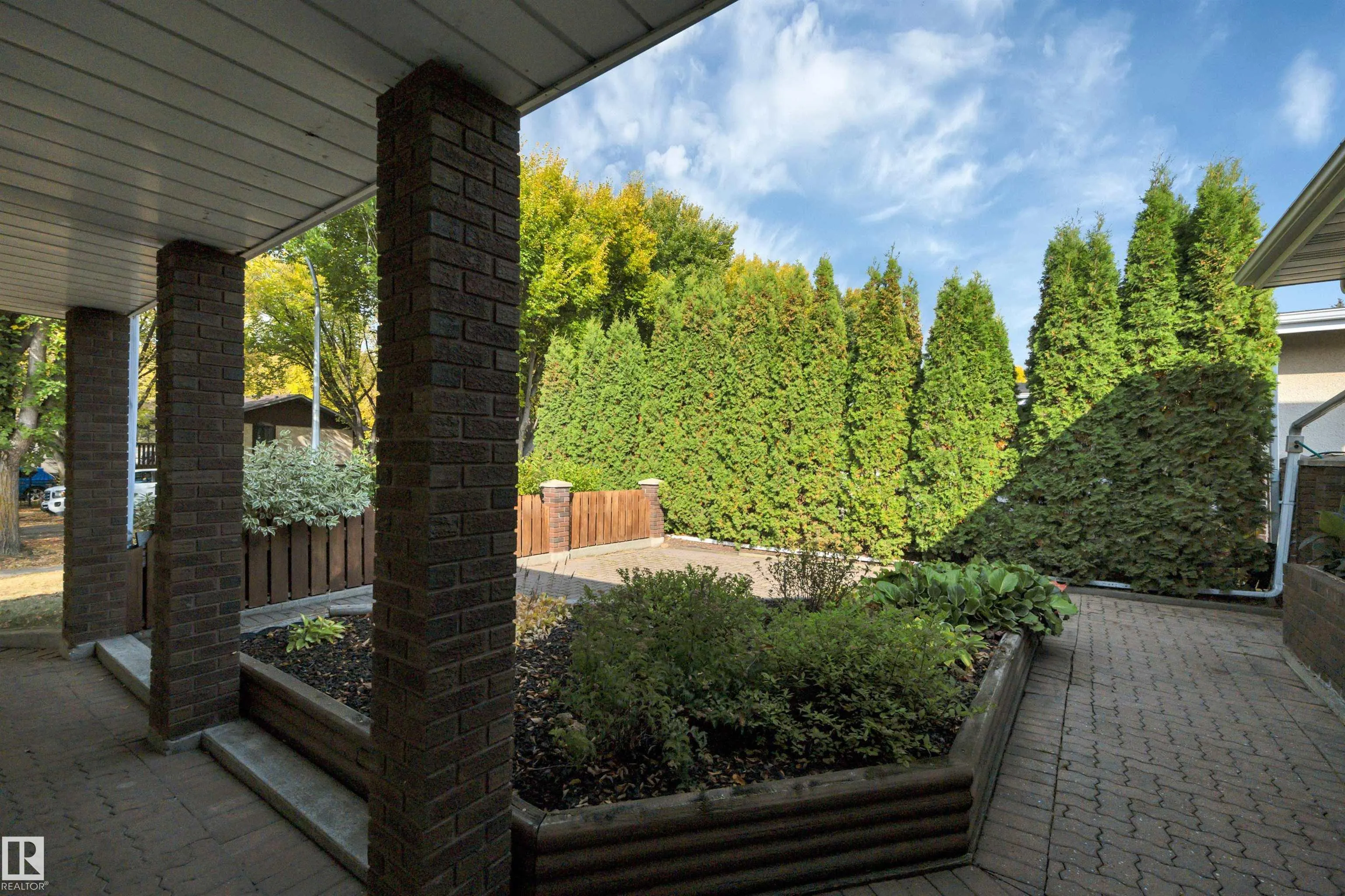 56 FLEETWOOD Crescent